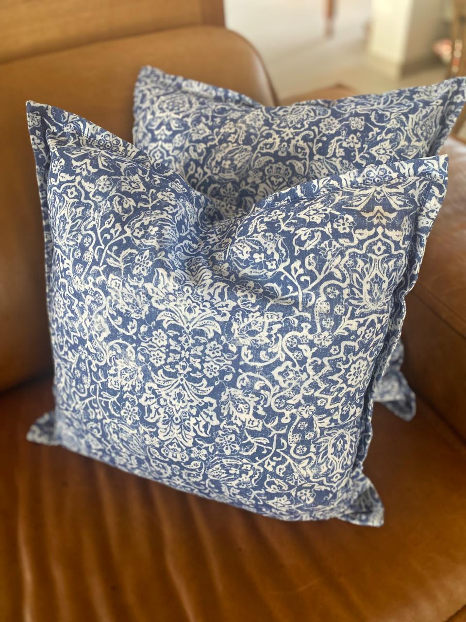 Throw Pillow - Decorative - Arabesque Delft - Box Border