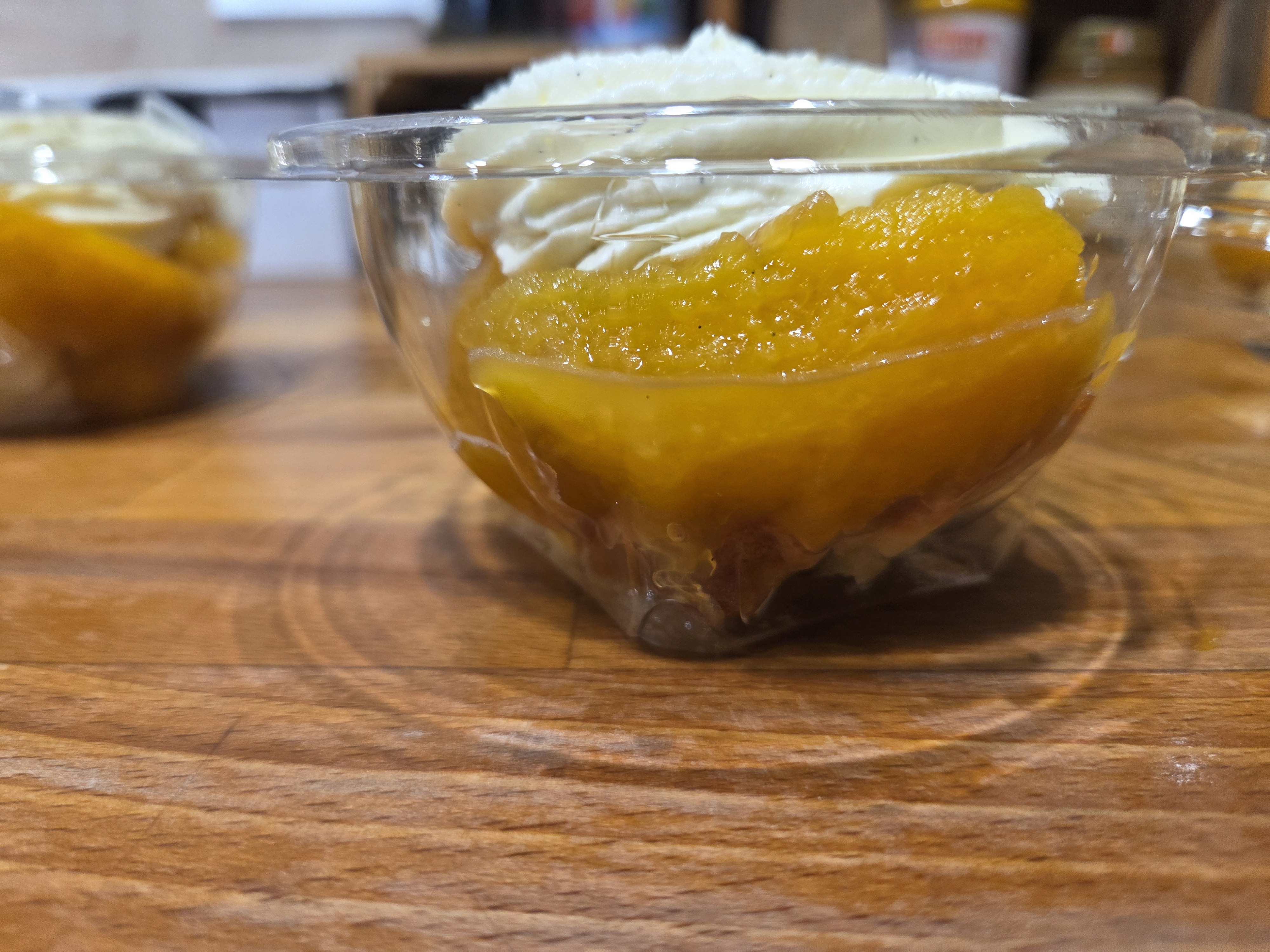 Gâteau breton, nectarine pochées au sirop d’orgeat et vanille, crème mascarpone vanille 