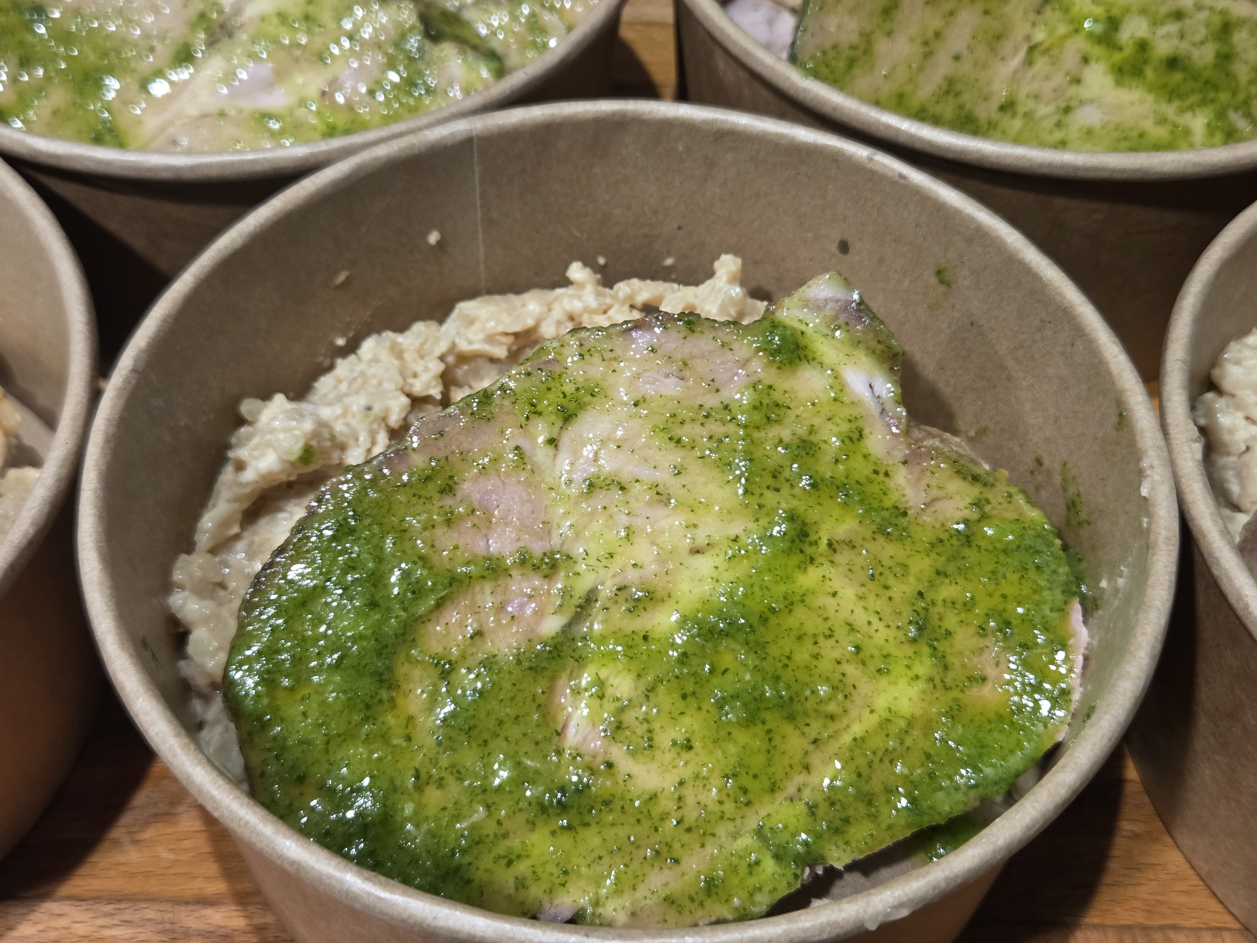 Rôti d'échine de cochon à la persillade  risotto aux champignons 