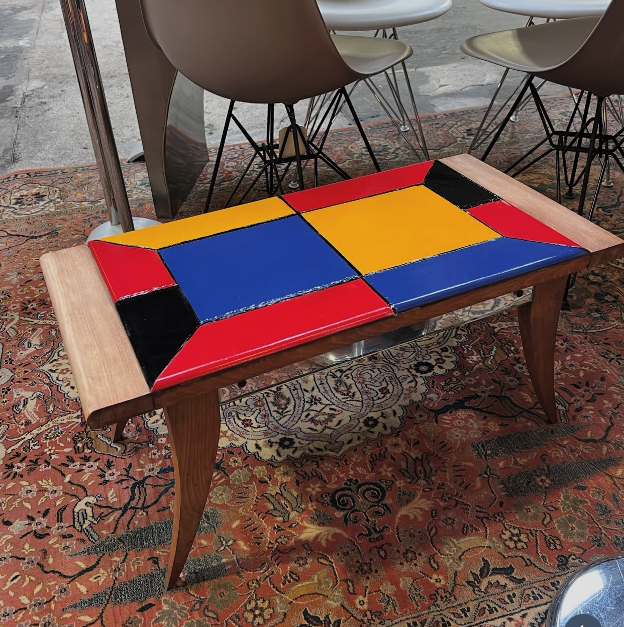 Table basse colorée