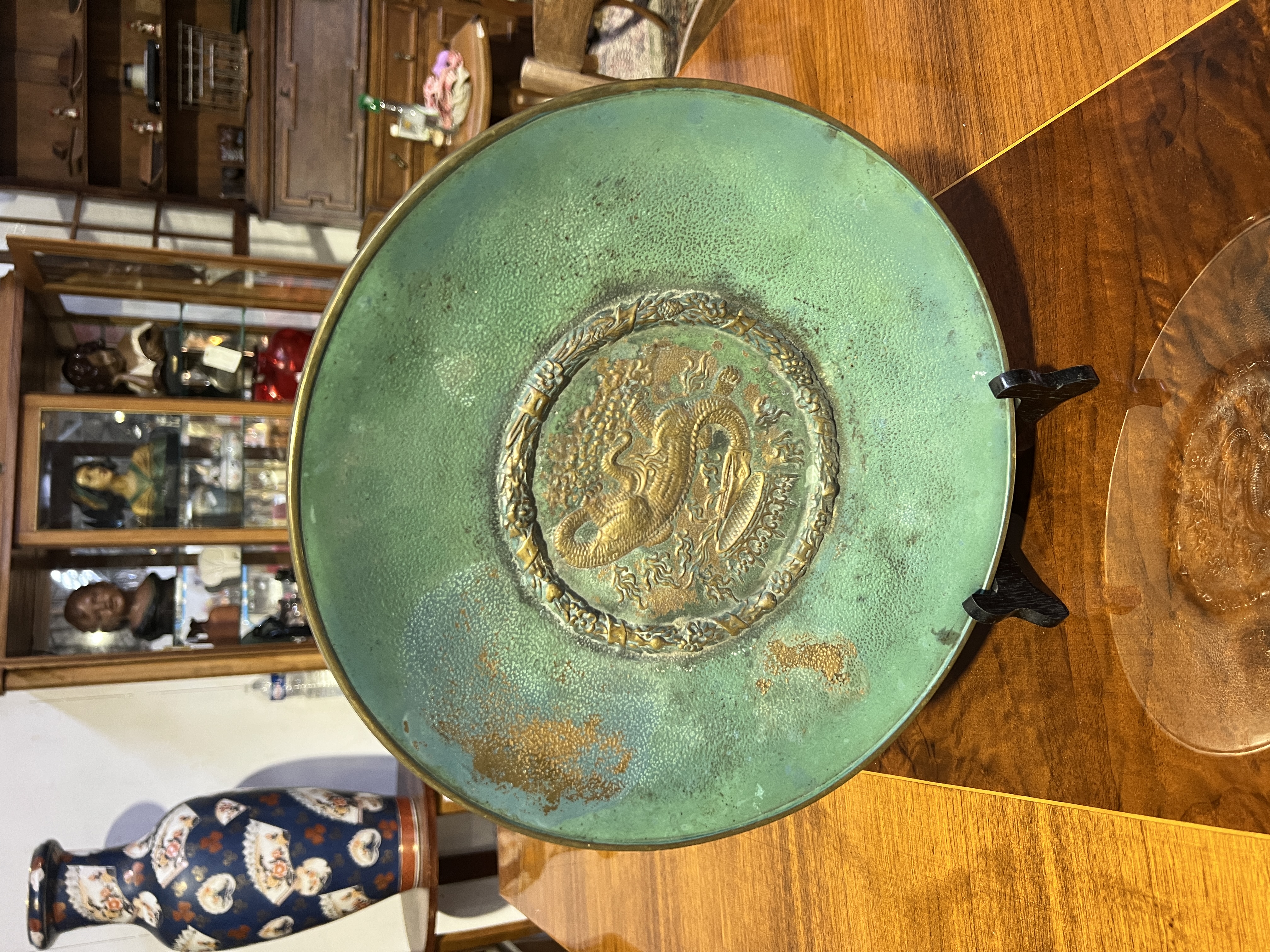 Assiette murale en bronze signée Max Le Verrier – motif dragon