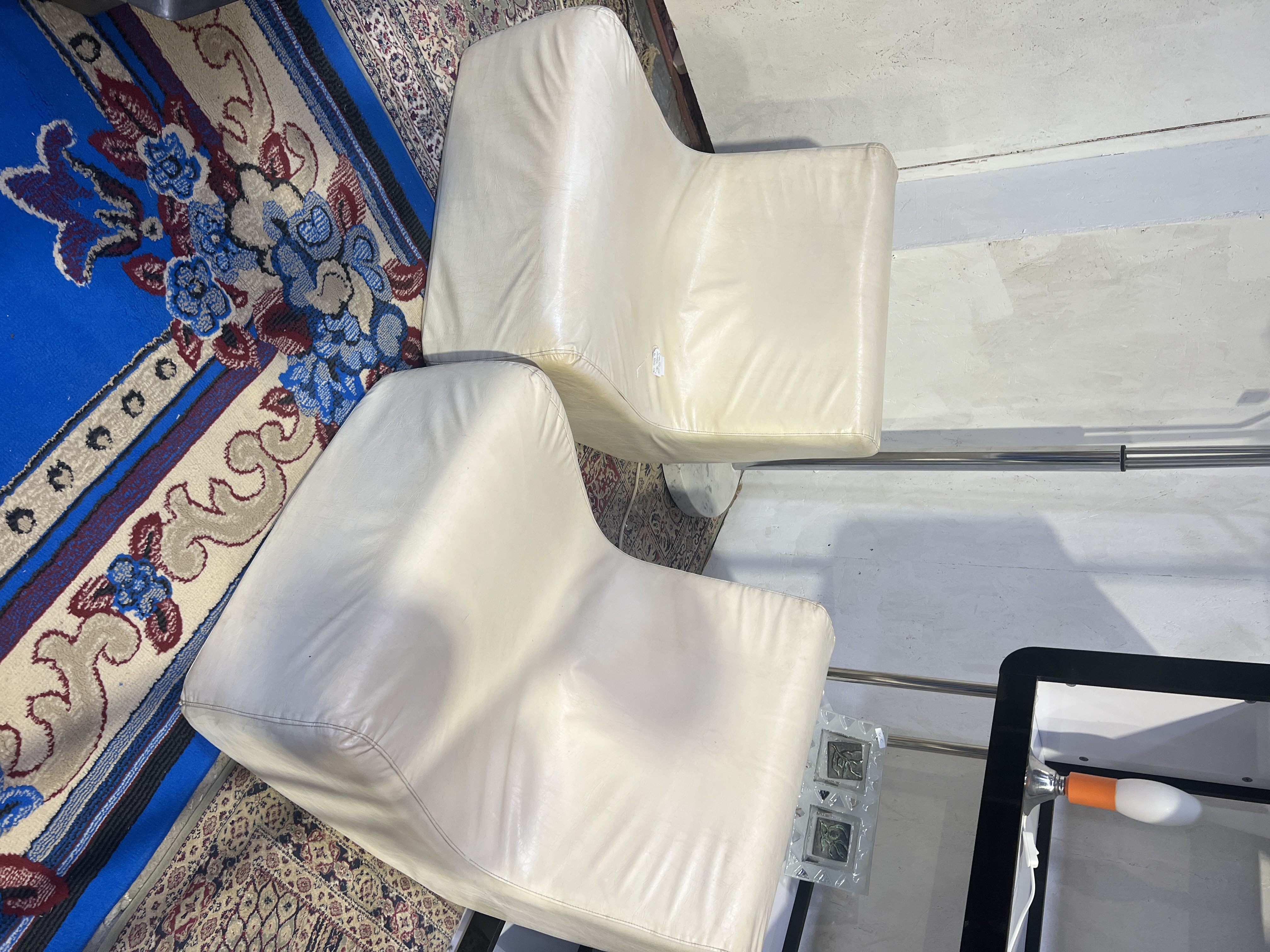 fauteuil monobloc en mousse et skai année 1970/80