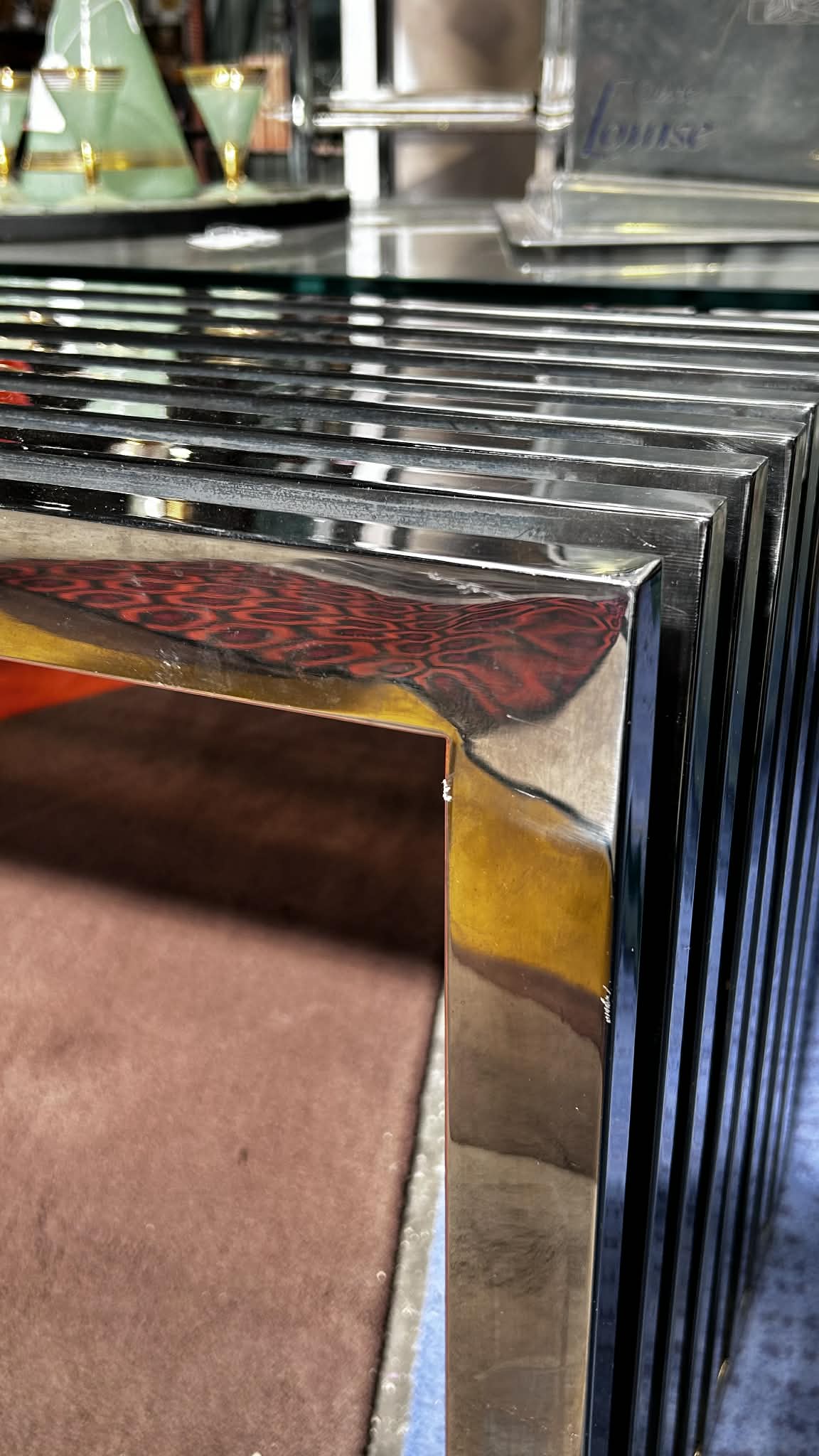 Banc design en aluminium poli – Style contemporain