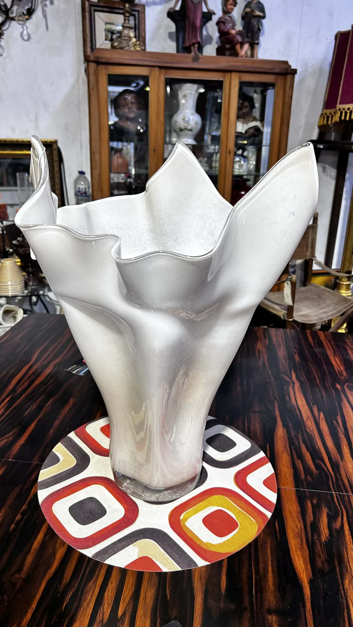 Important vase sculptural design