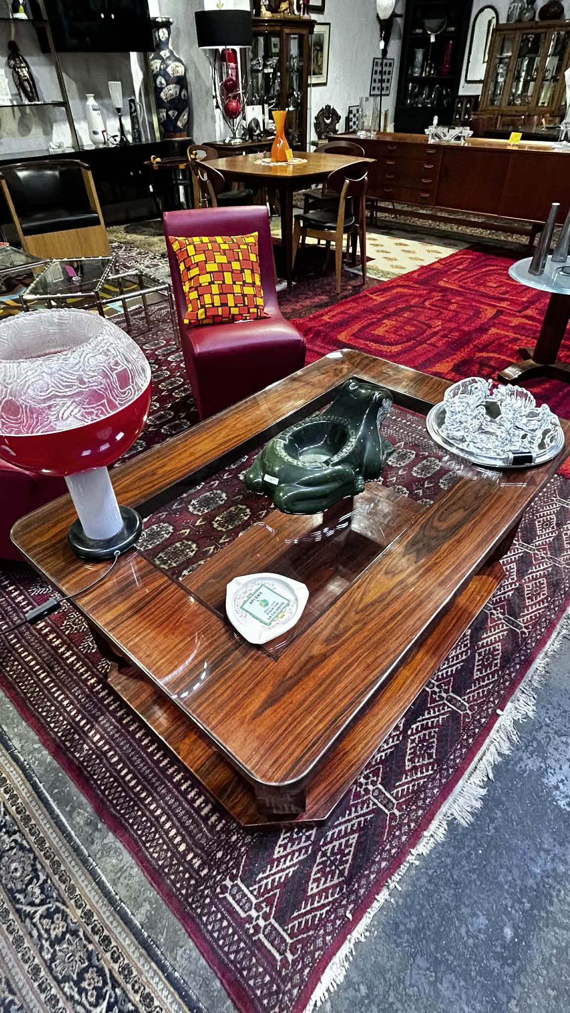 Table basse en bois et verre – Élégance vintage & modernité