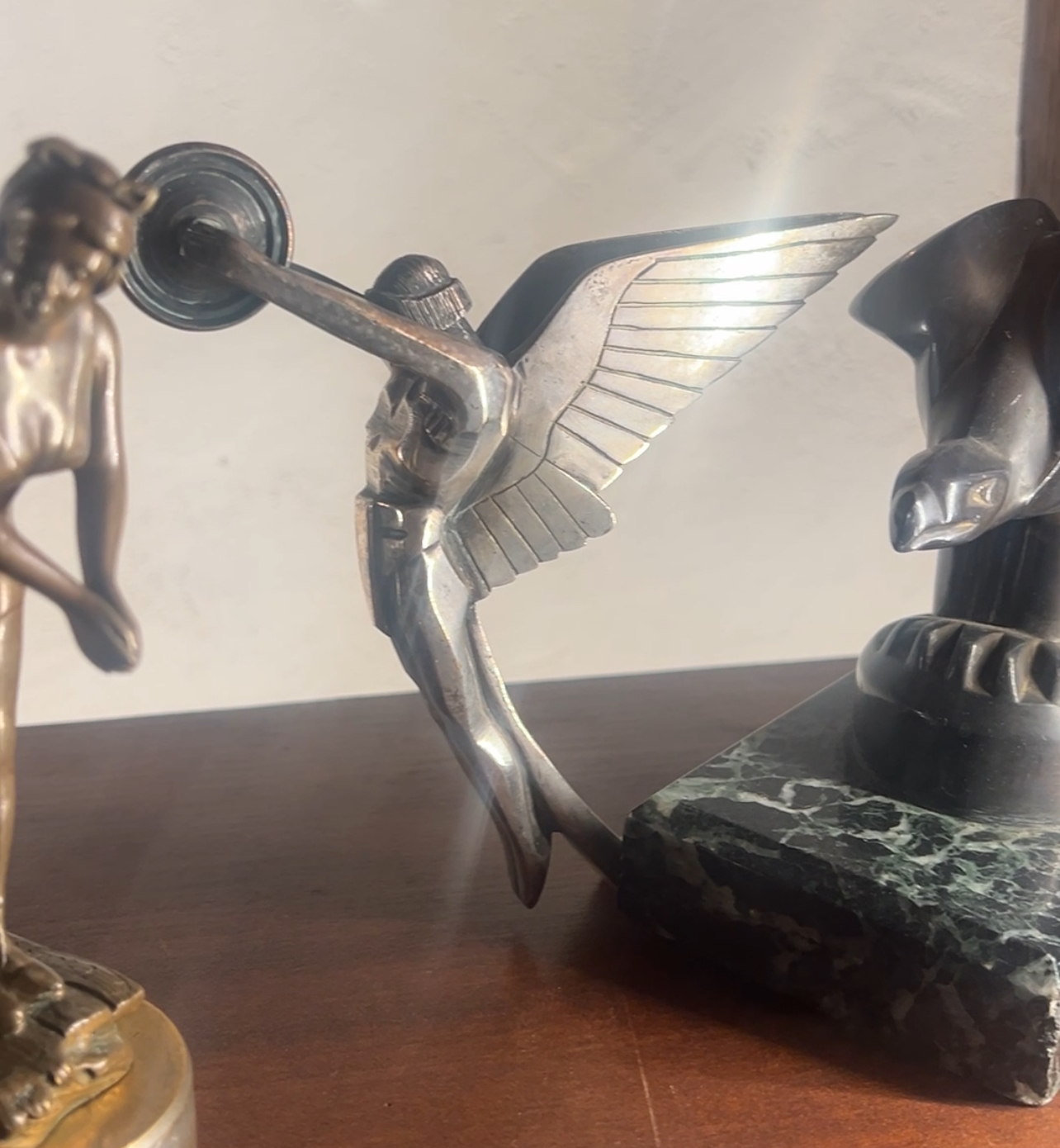 Mascotte automobile bronze argenté "Le triomphe " signé F.Bazin 