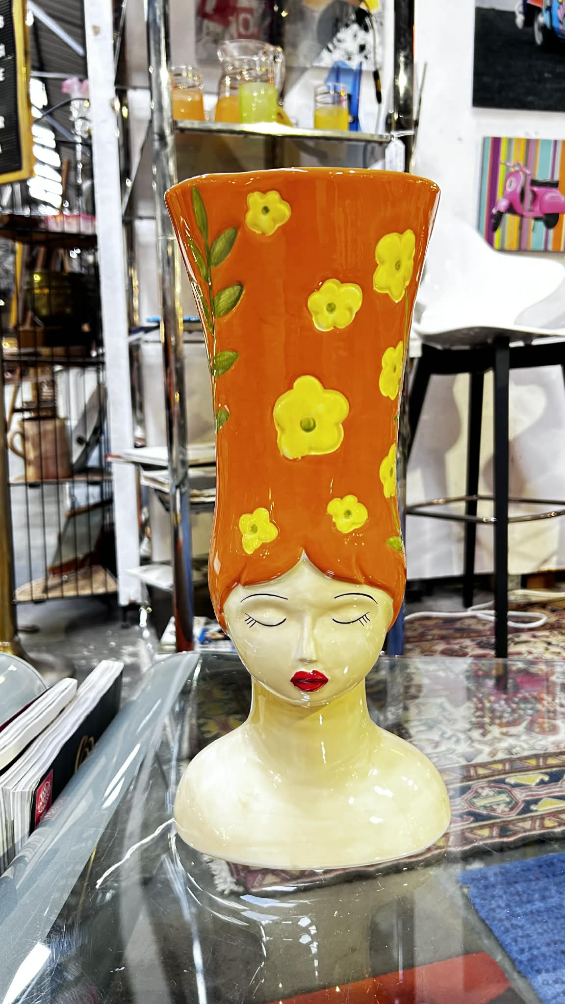 Vase tête féminine en céramique émaillée