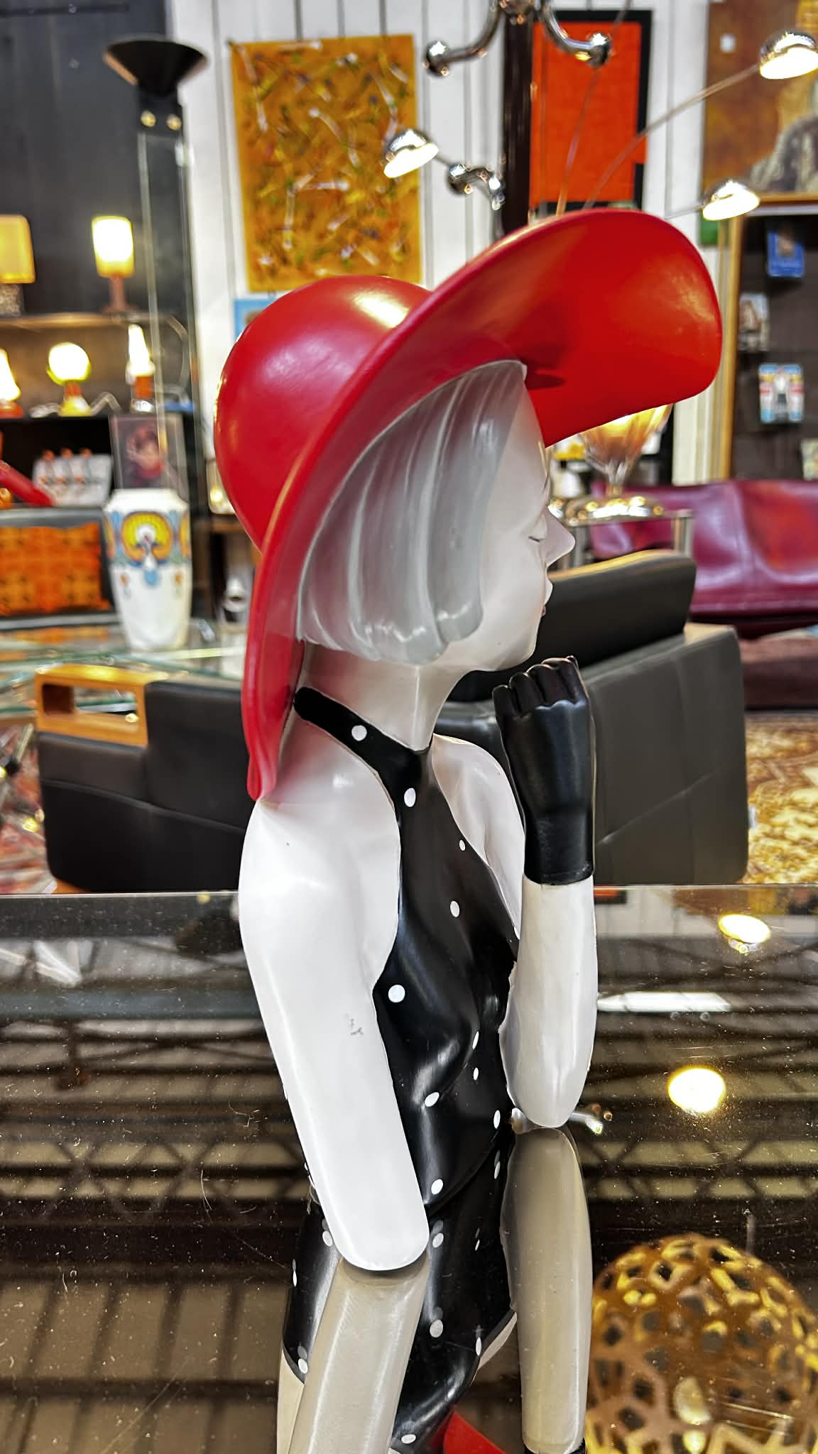 Sculpture féminine en résine