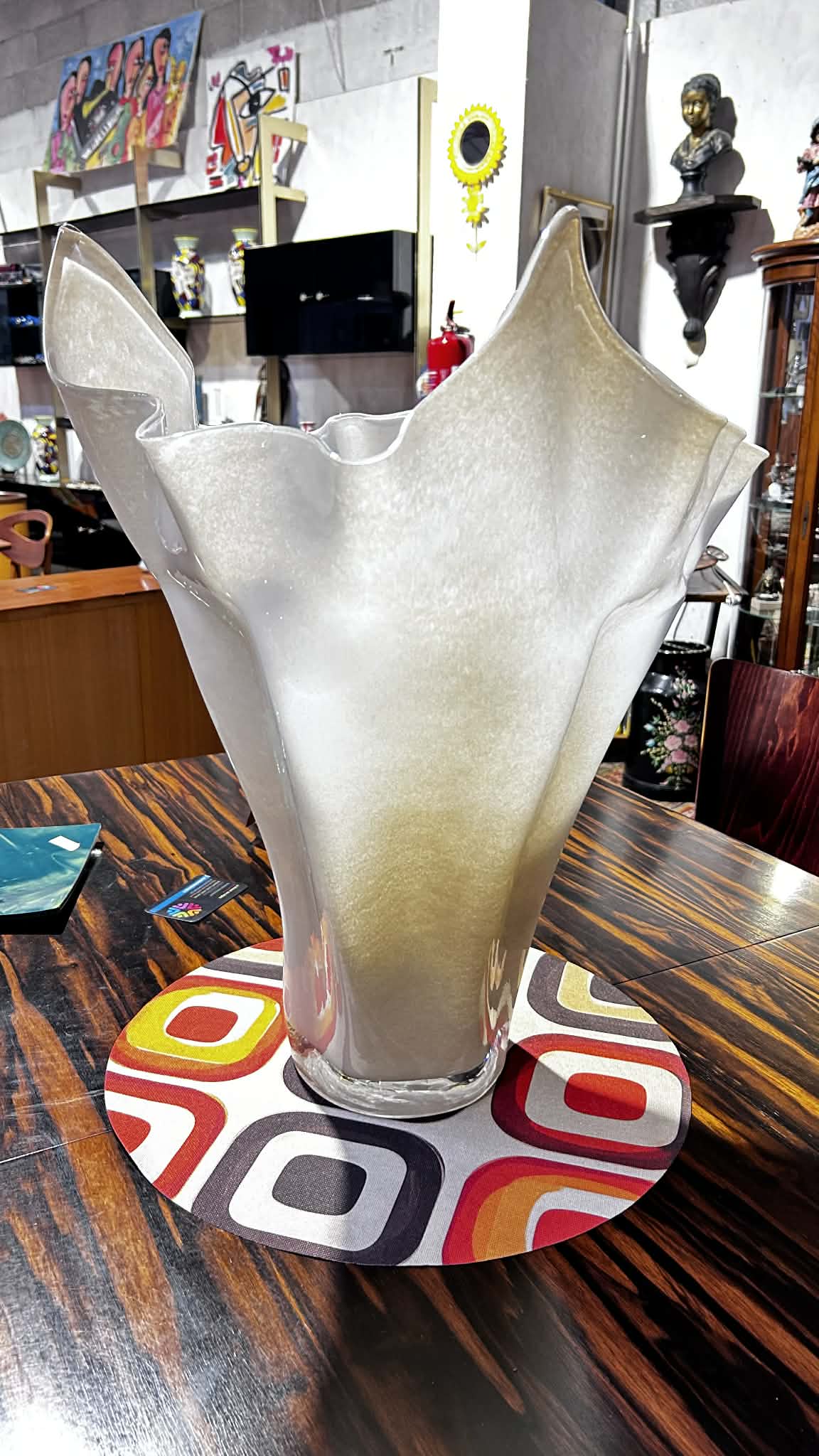 Important vase sculptural design