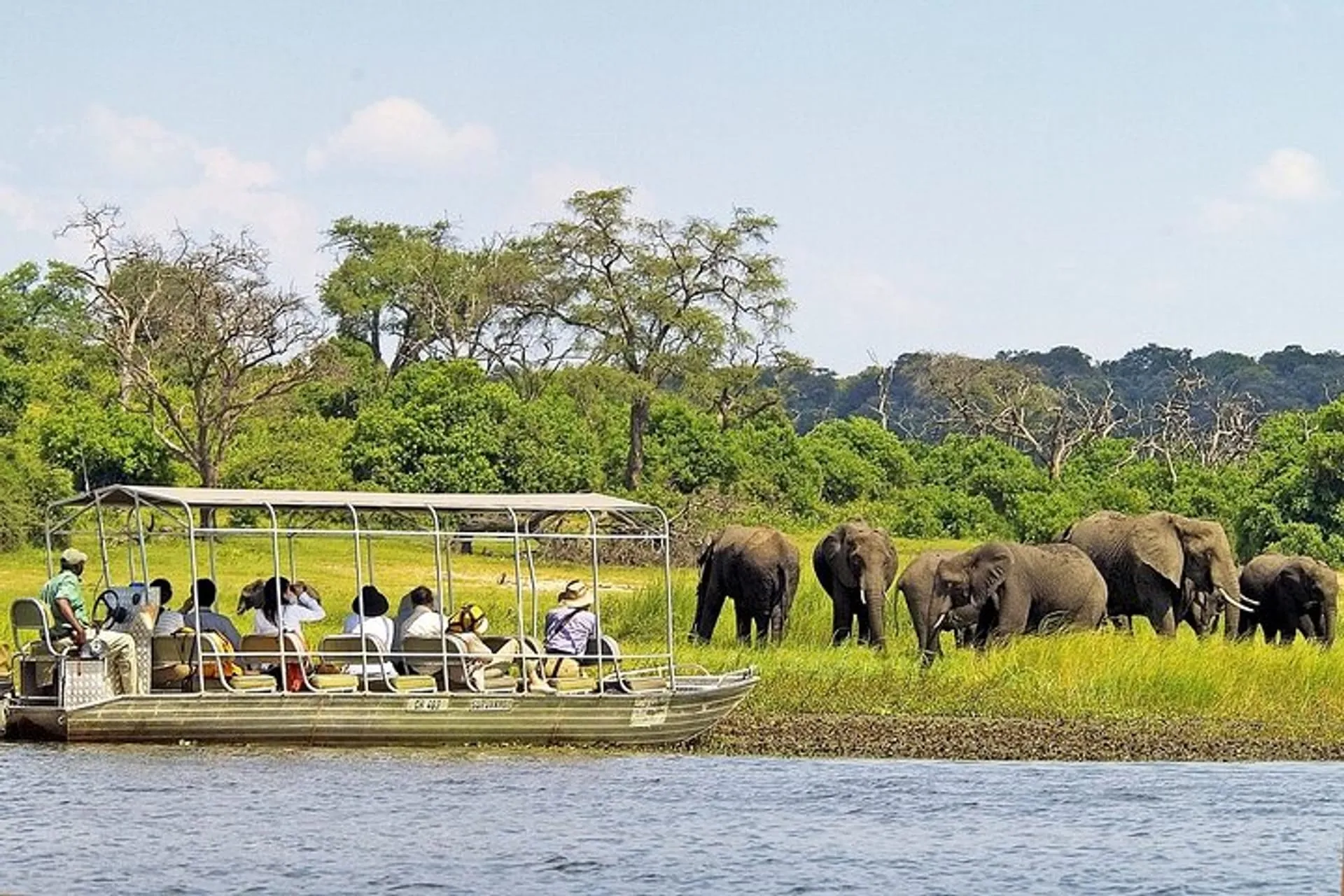 4 Days Victoria Falls, Chobe National Park (Botswana) & Hwange National Park Safari Tour