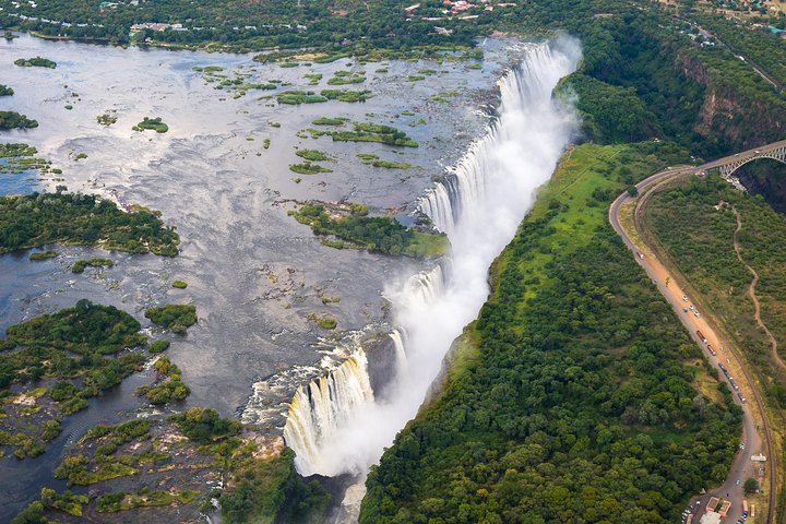 4 Days Victoria Falls, Chobe National Park (Botswana) & Hwange National Park Safari Tour