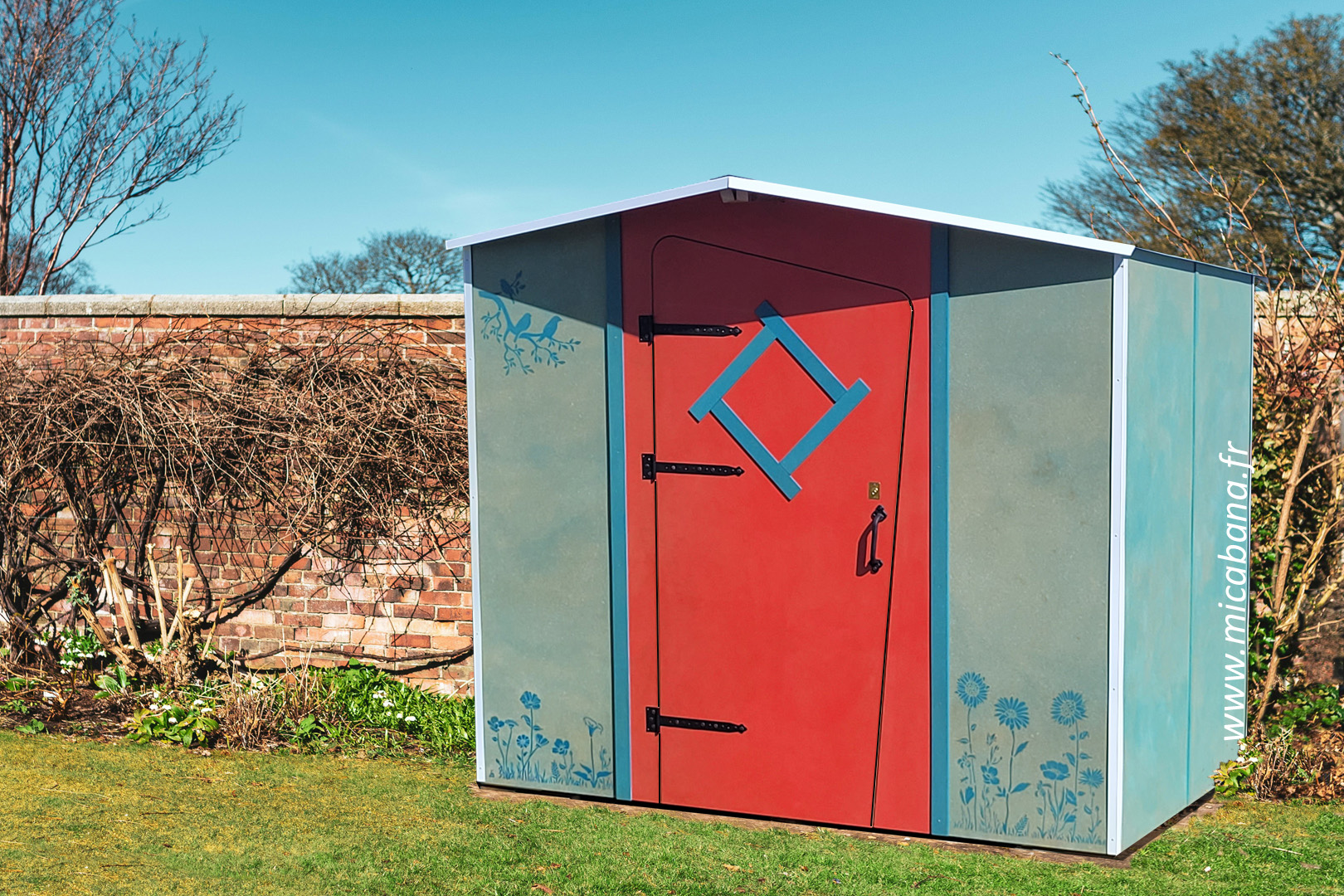 abri de jardin bleu et rouge avec motif déco