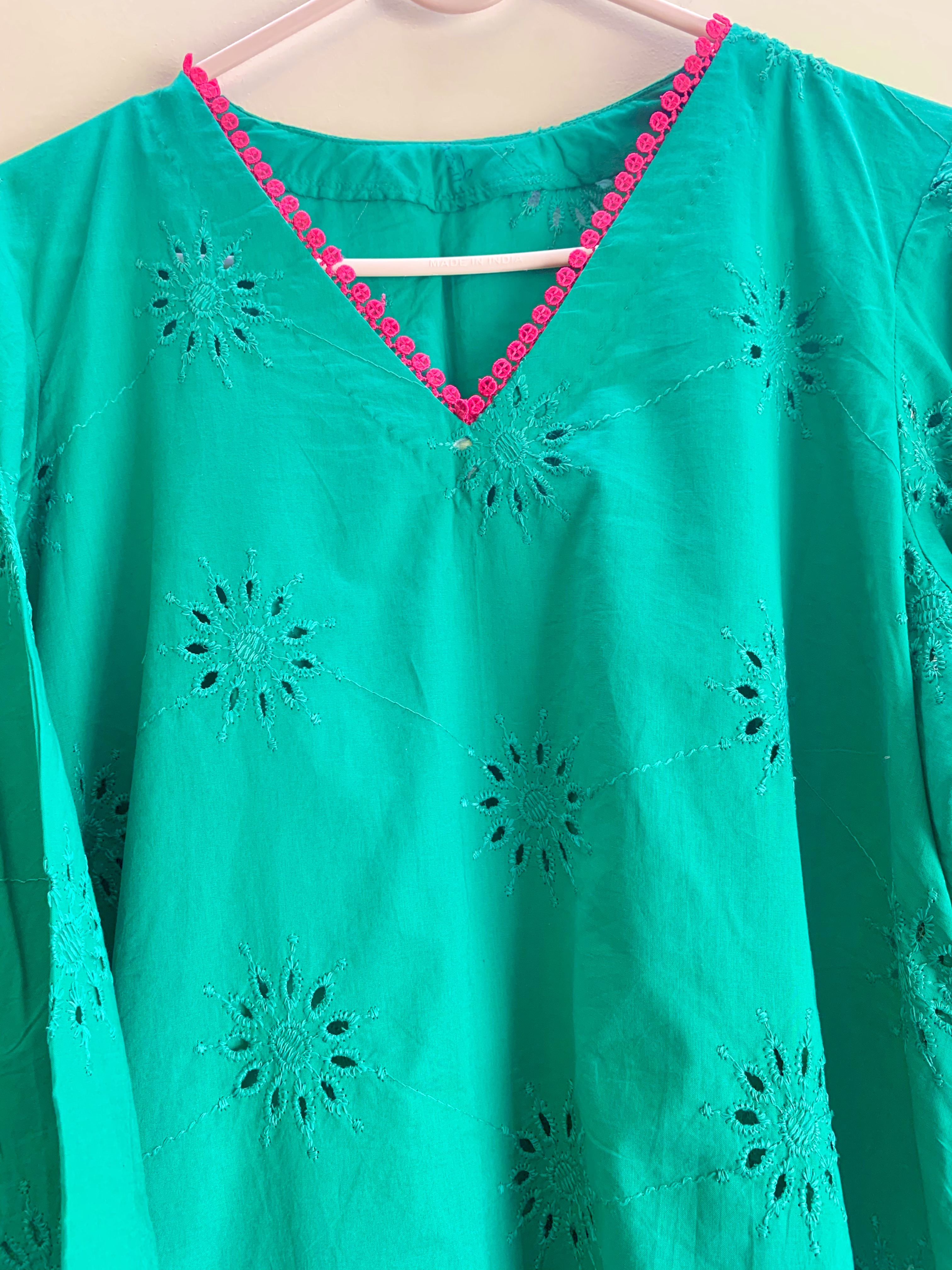 Green chikankari kurta dupatta set.