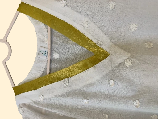 white Sleeveless Kurta