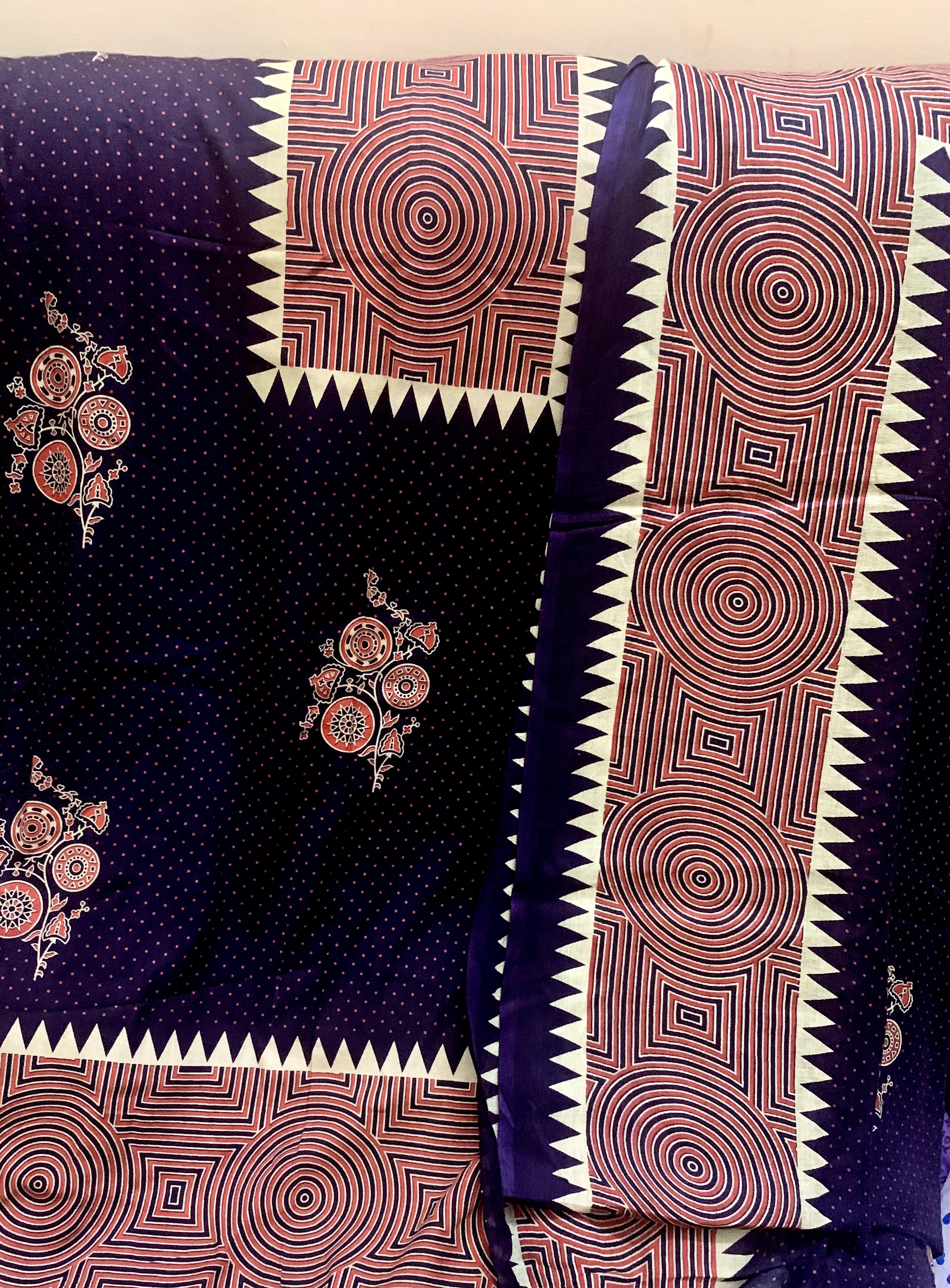 Geometric Patterned unstitched suite