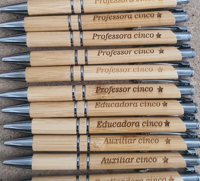 Esferografica em madeira