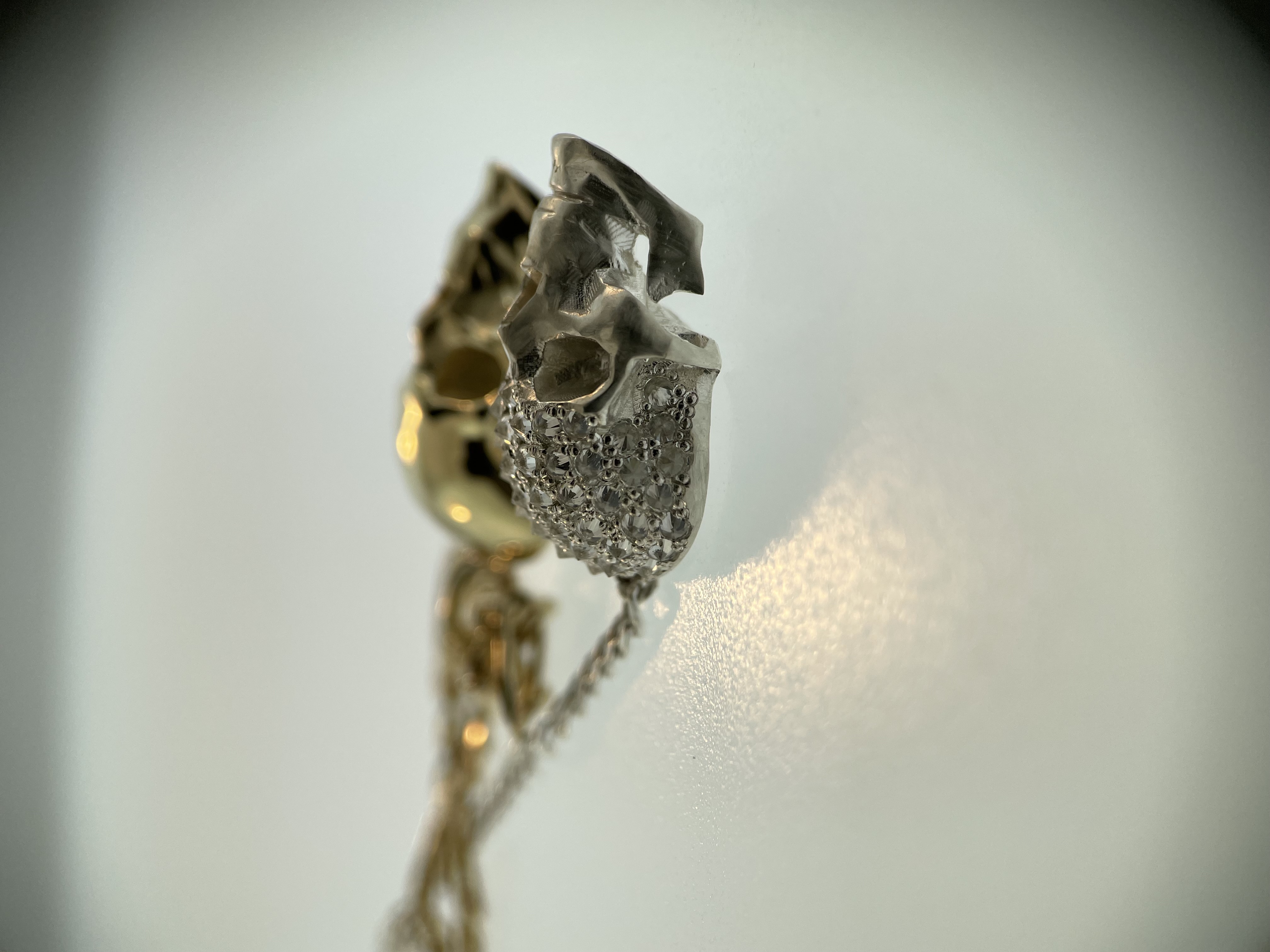 Reversed death pendant 