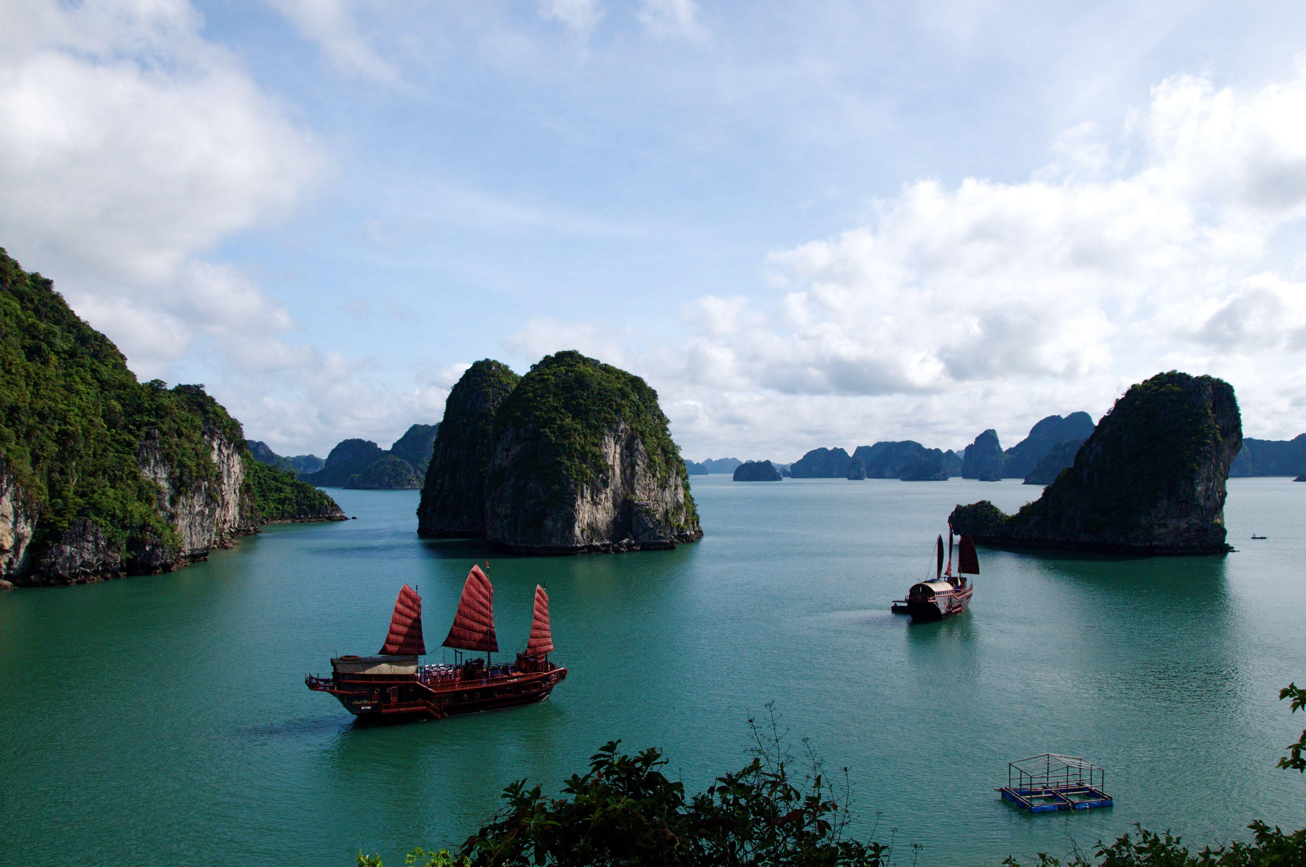 Best of North Vietnam with Halong Bay Cruise – 4N/5D | PP Holidays