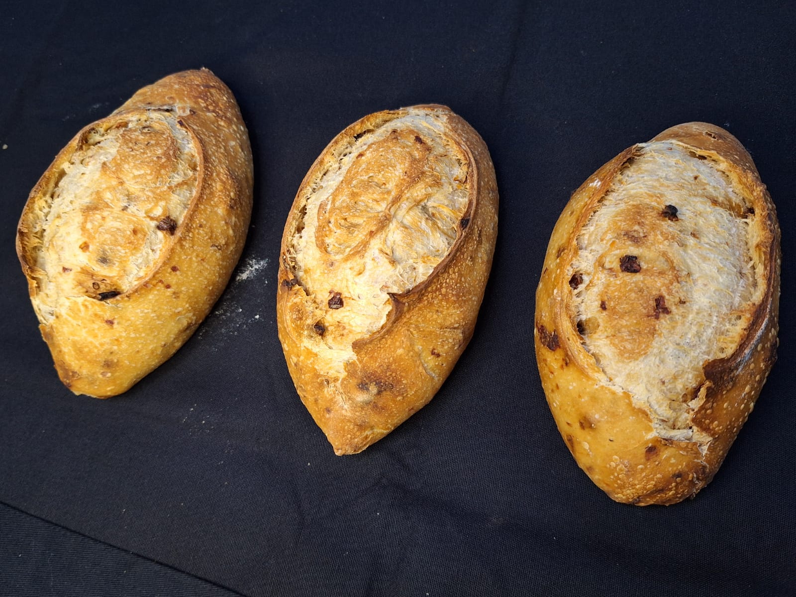 PÃO RUSTICO TOMATE SECO