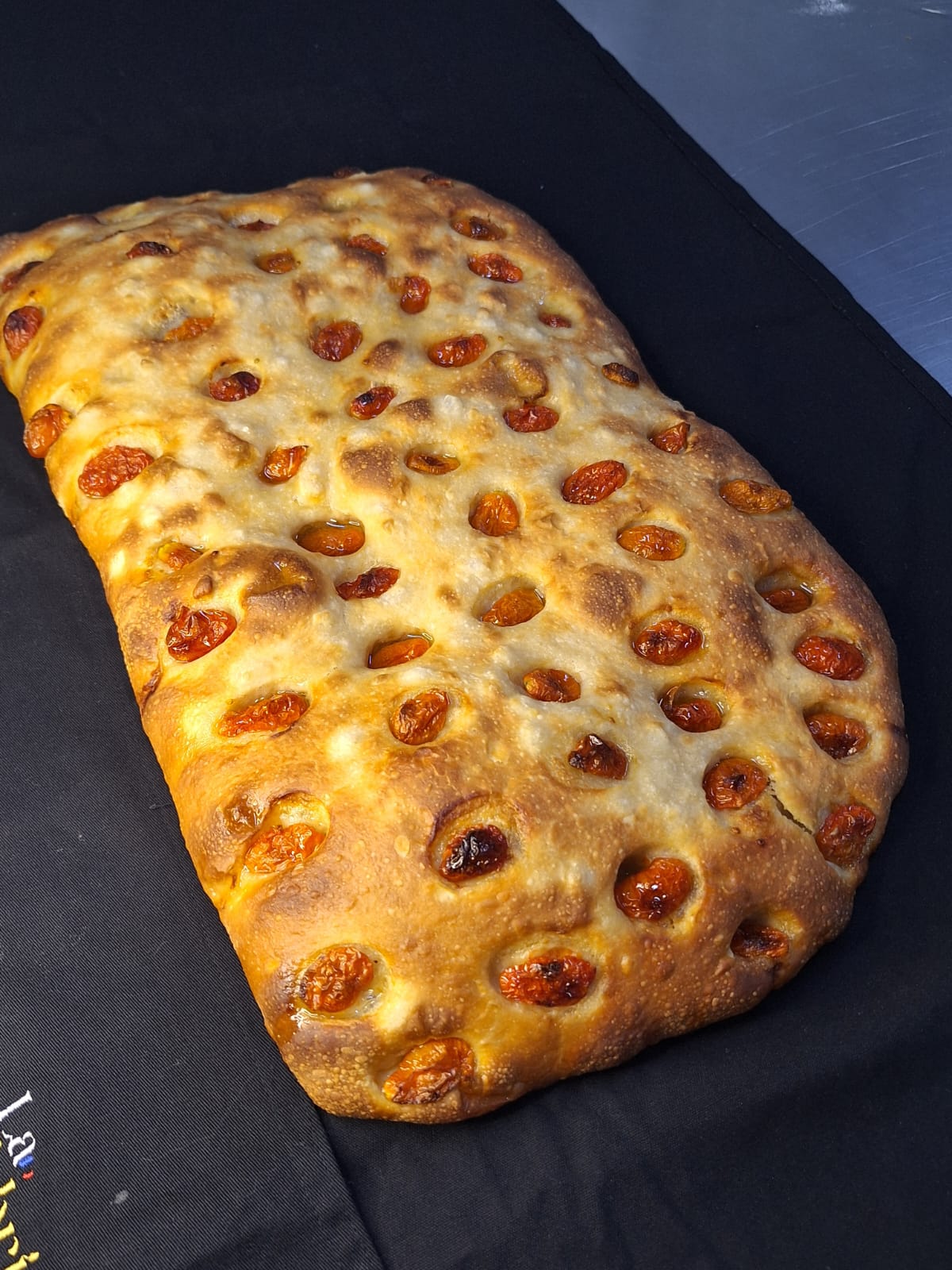 FOCACCIA SAL GROSSO E TOMATE CEREJA