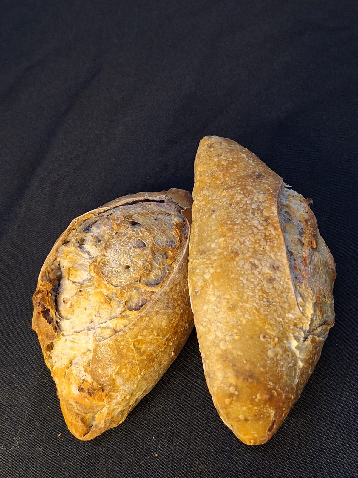 PÃO RUSTICO NOEL ( CEREJA, NOZES E TÂMARA )