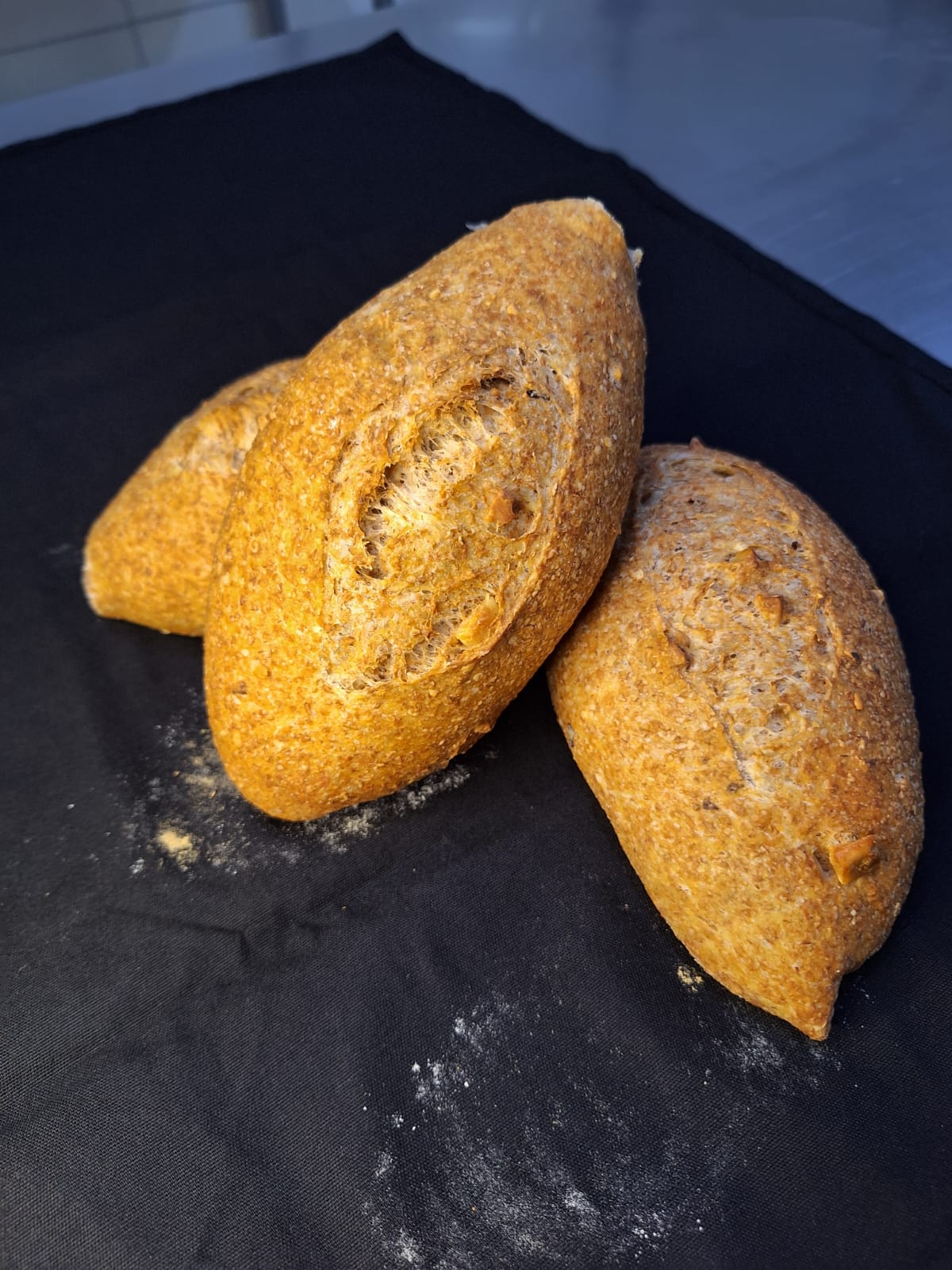 PÃO RUSTICO 100% INTEGRAL C\ CASTANHA