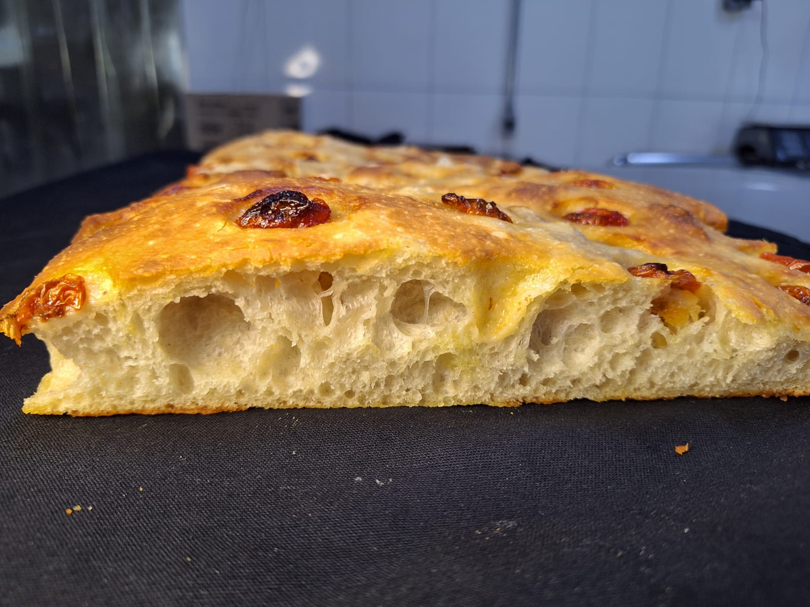 FOCACCIA SAL GROSSO E TOMATE CEREJA