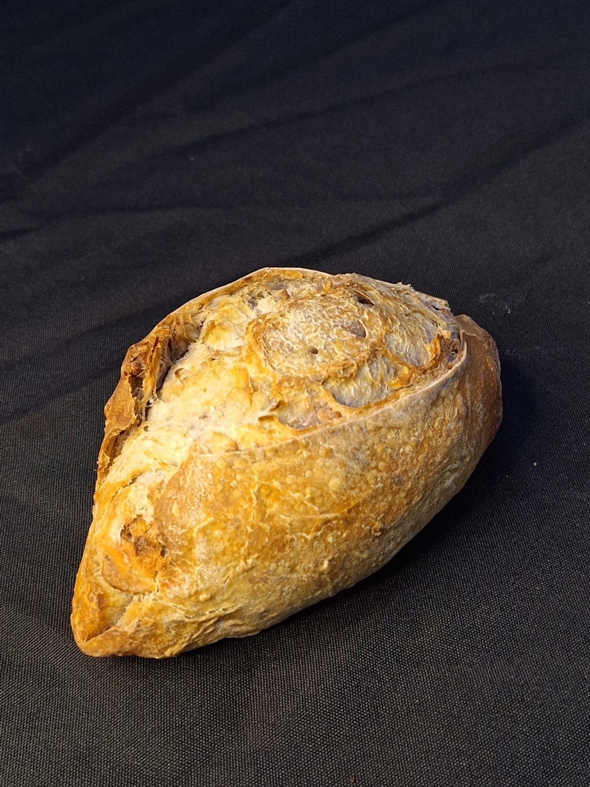 PÃO RUSTICO NOEL ( CEREJA, NOZES E TÂMARA )