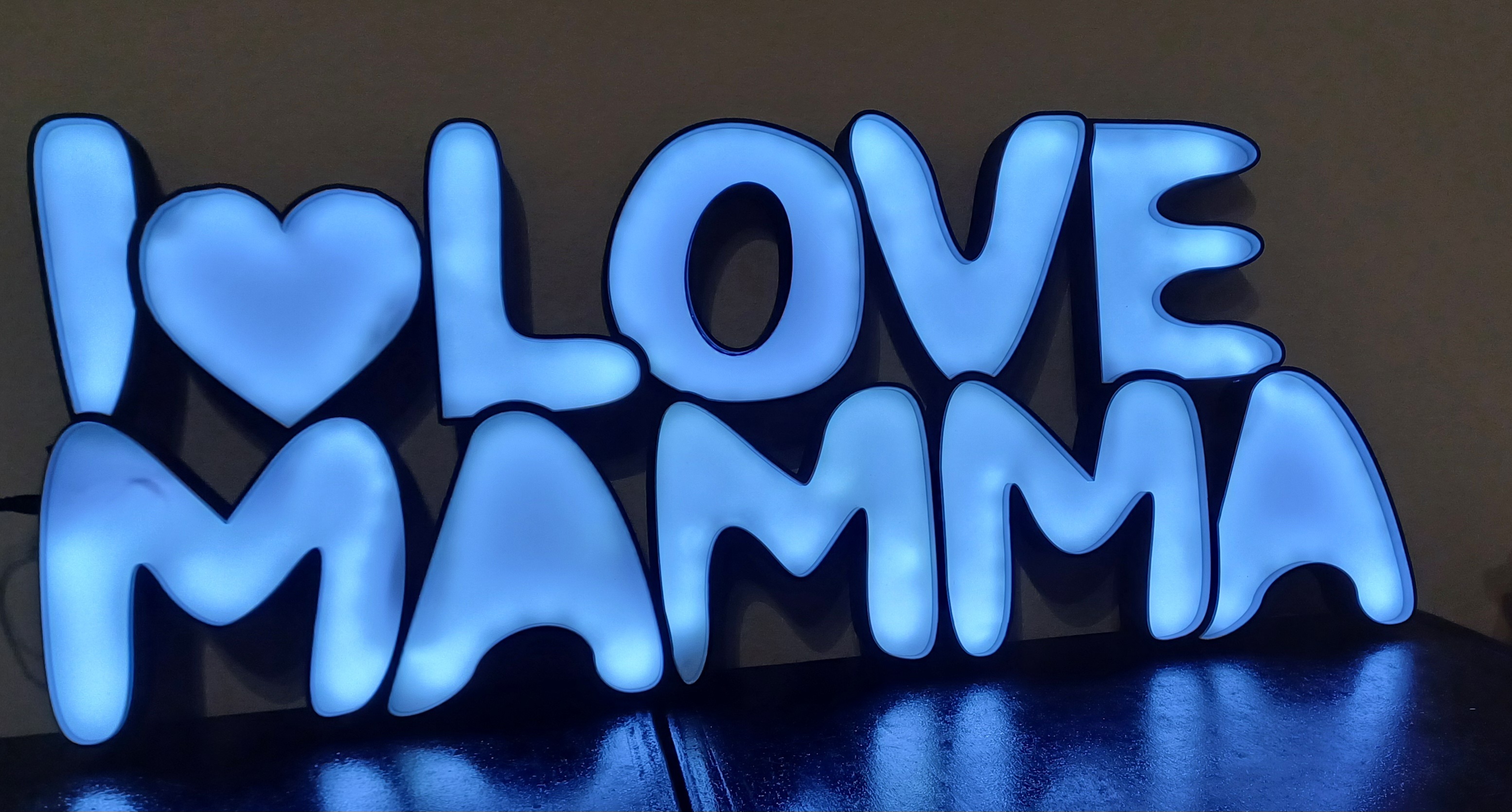 Scritte e nomi luminosi