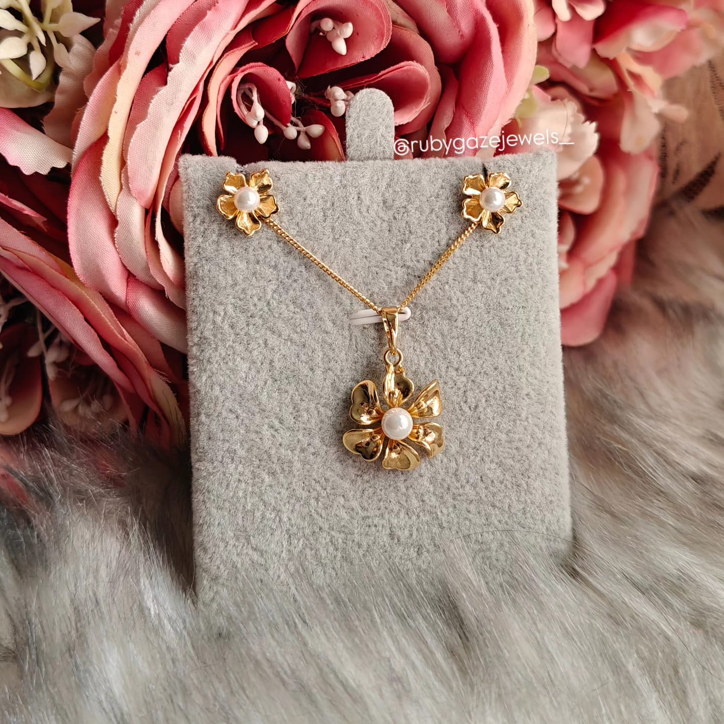 Delicate necklace and earring set