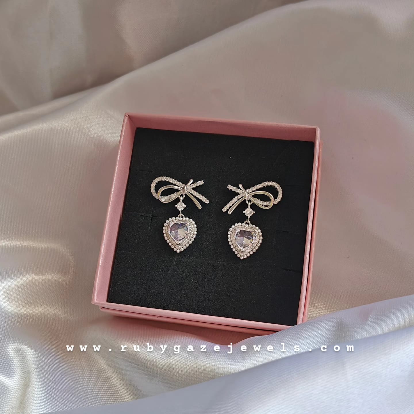 Heart-shaped bow Earrings