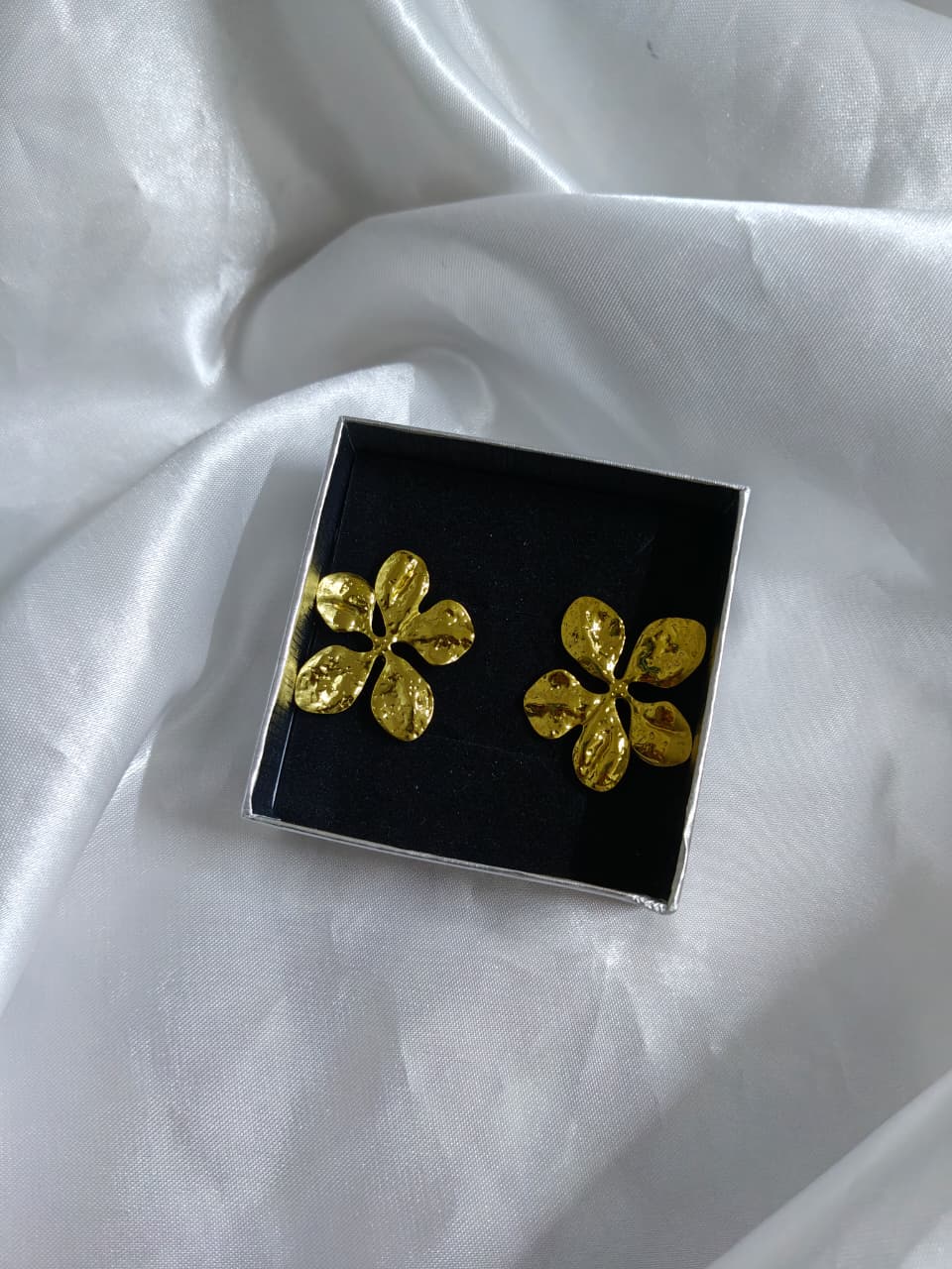 Floral gold plated earrings