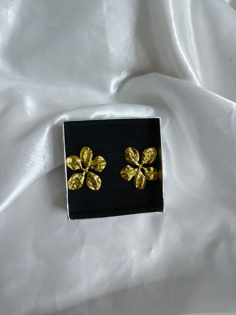 Floral gold plated earrings