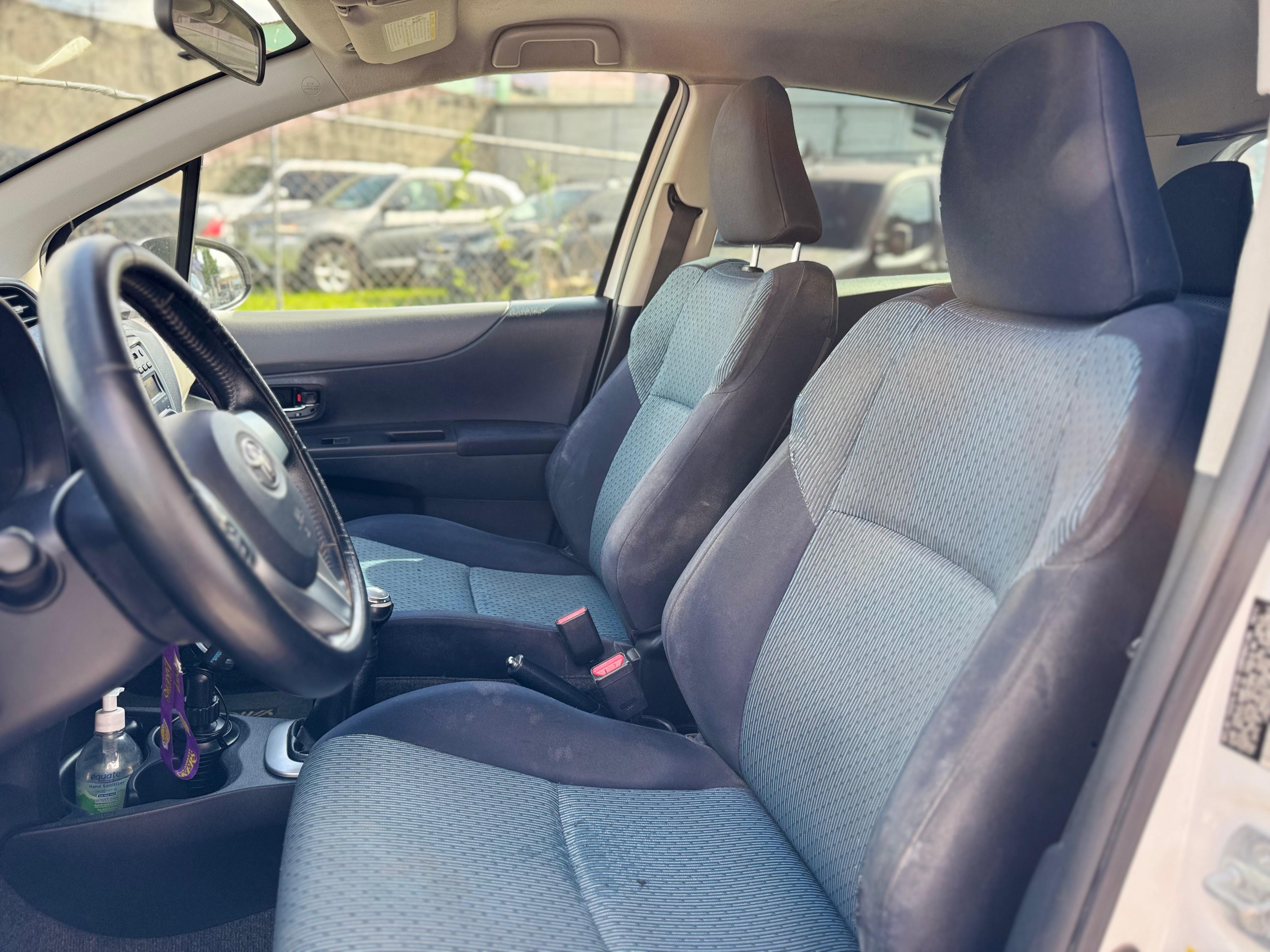 Toyota Yaris SE 2012