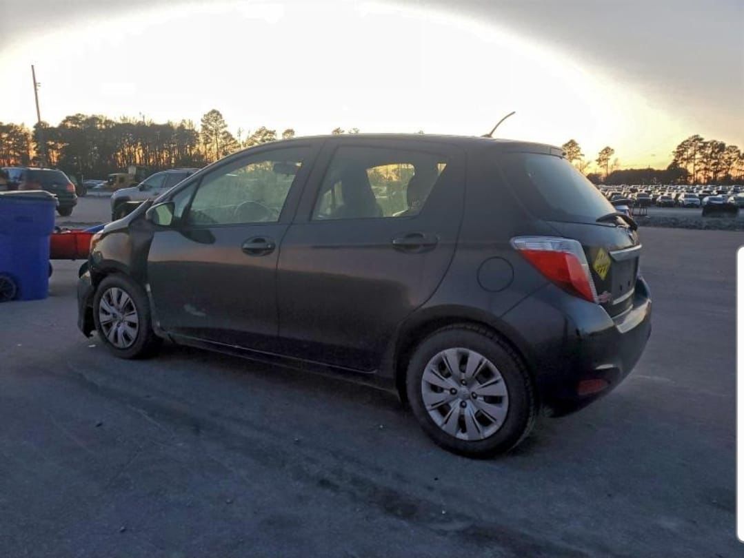 Toyota Yaris LE 2012