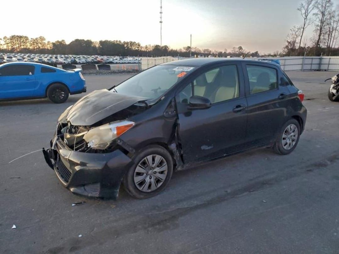 Toyota Yaris LE 2012