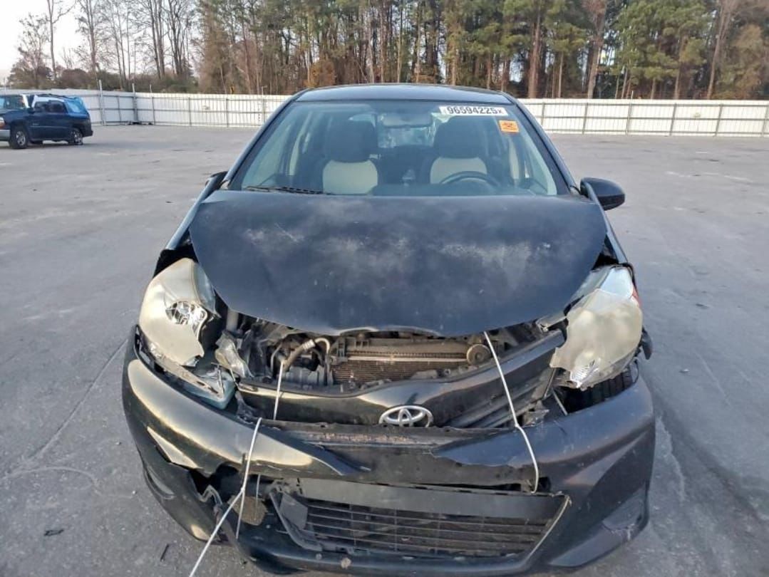 Toyota Yaris LE 2012