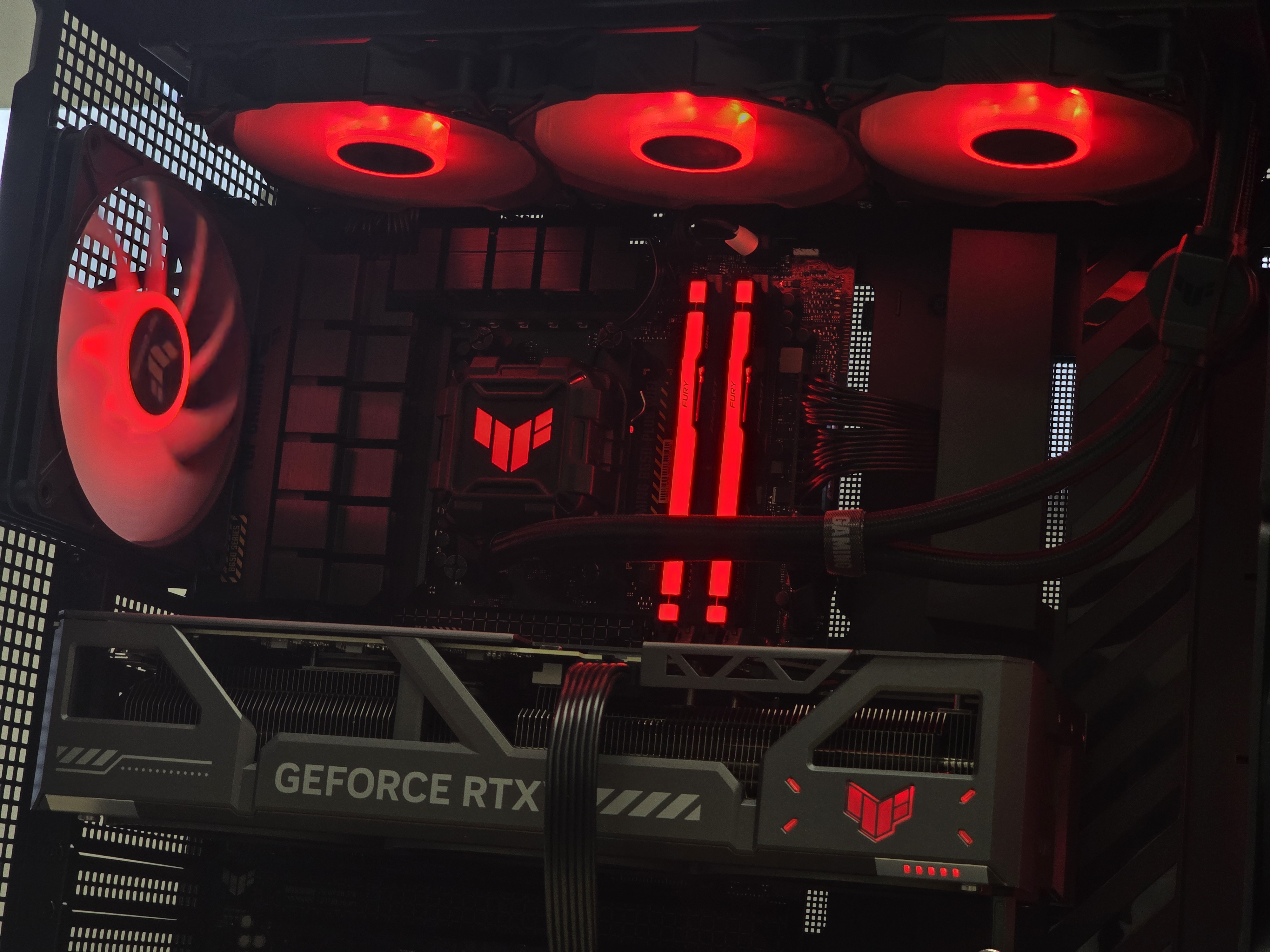 TUF Gaming! Ryzen 7 9800X3D + RTX 5080 