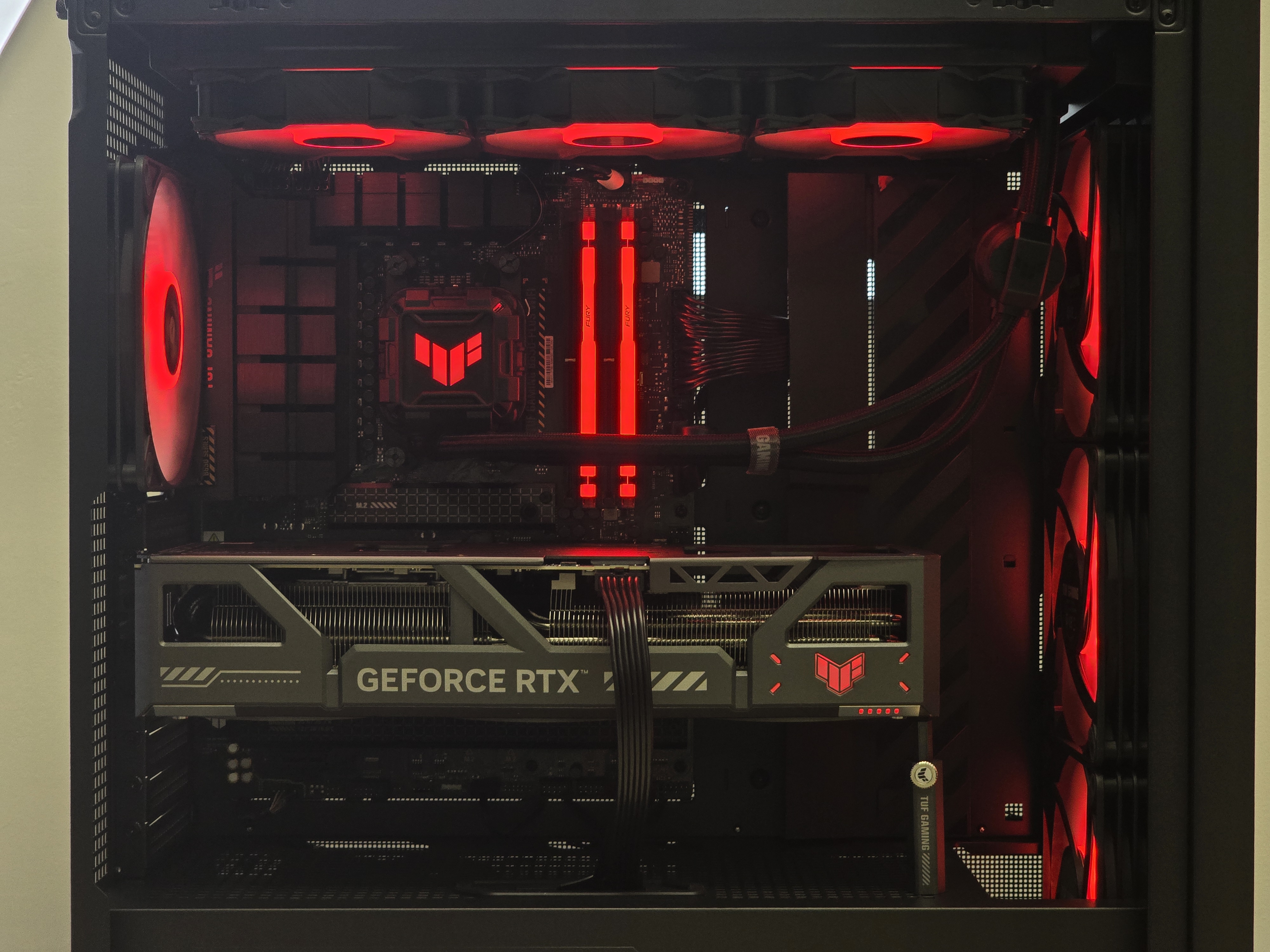 TUF Gaming! Ryzen 7 9800X3D + RTX 5080 