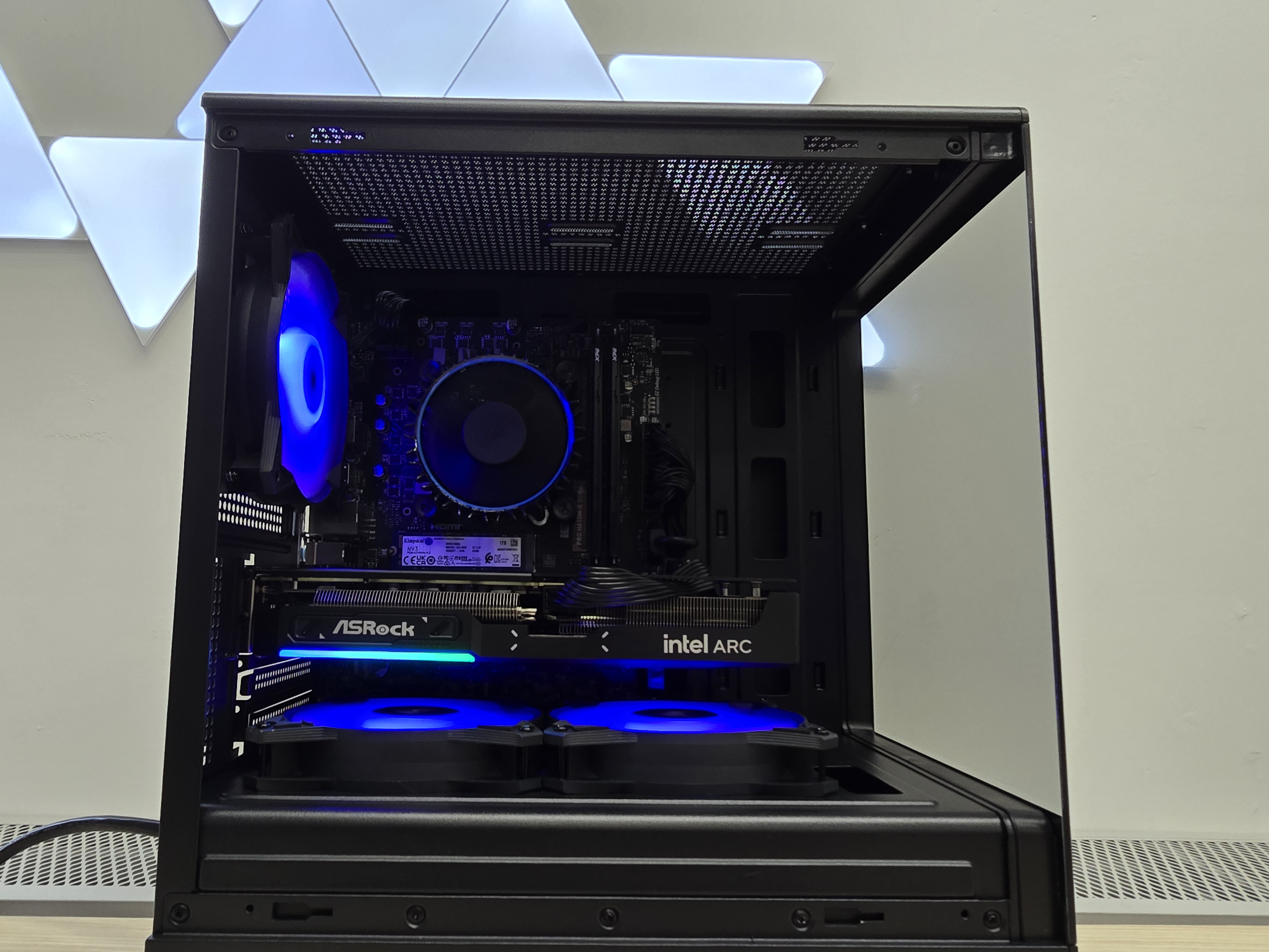 Intel i3-14100F + B580 12GB