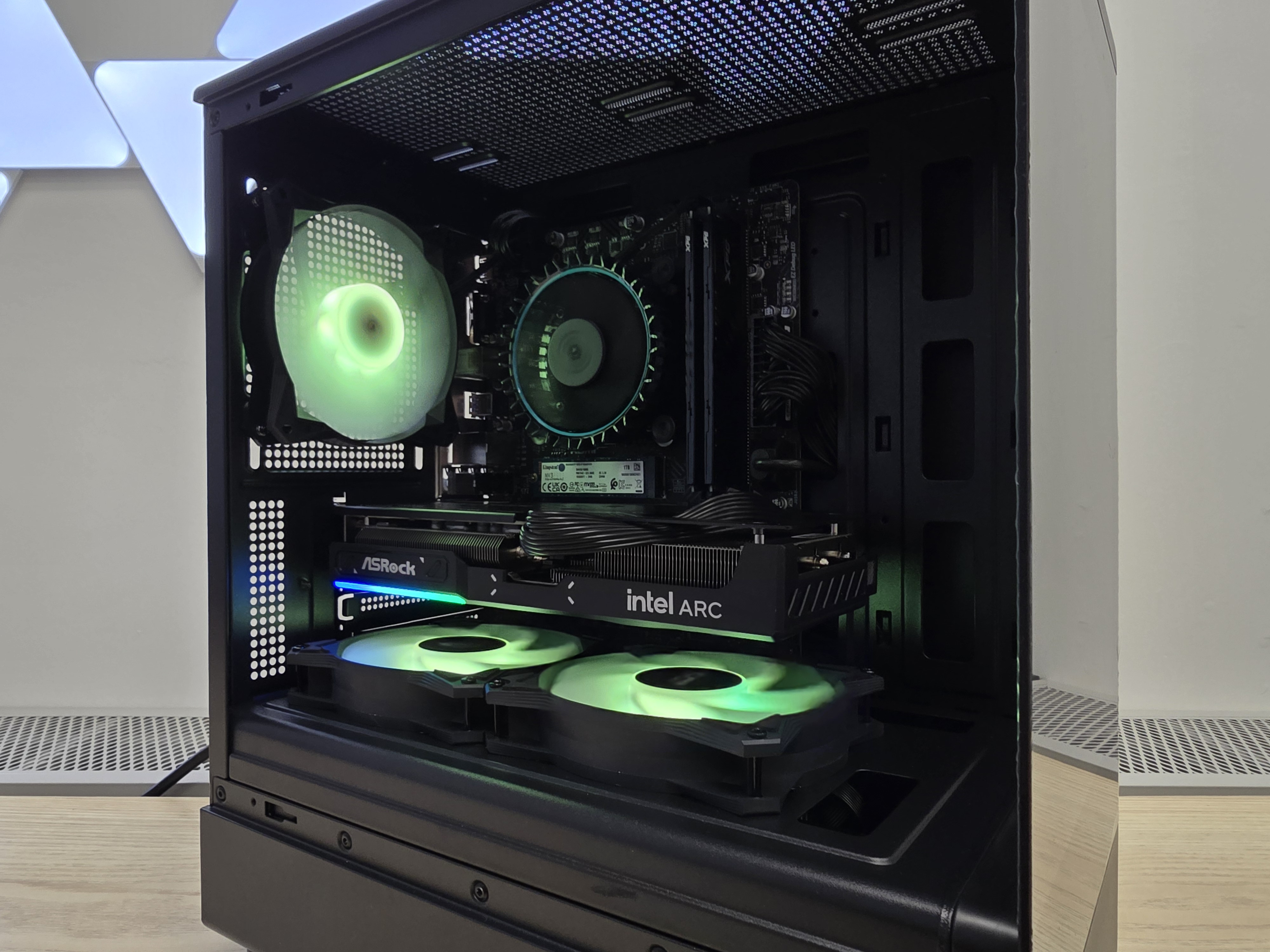 Intel i3-14100F + B580 12GB