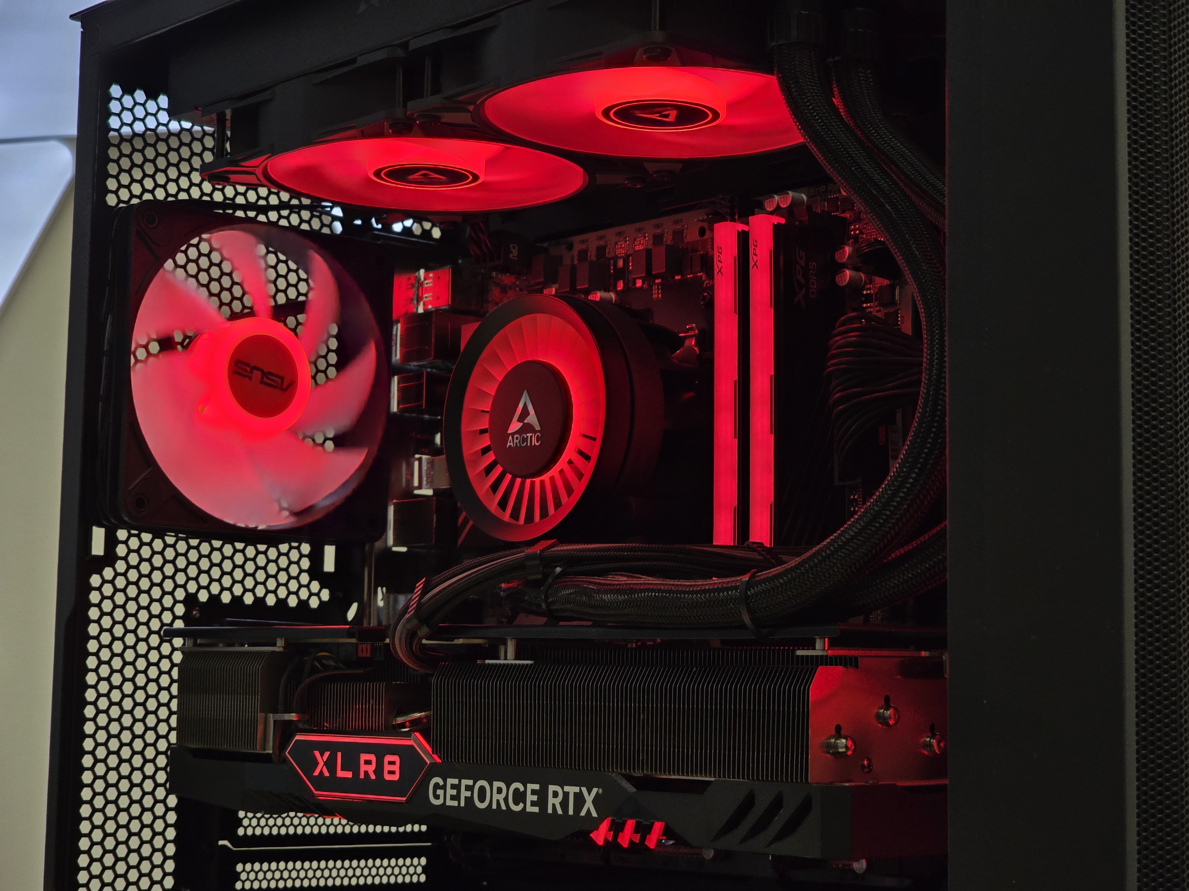 RTX 4070 TI + Ryzen 7 9800X3D