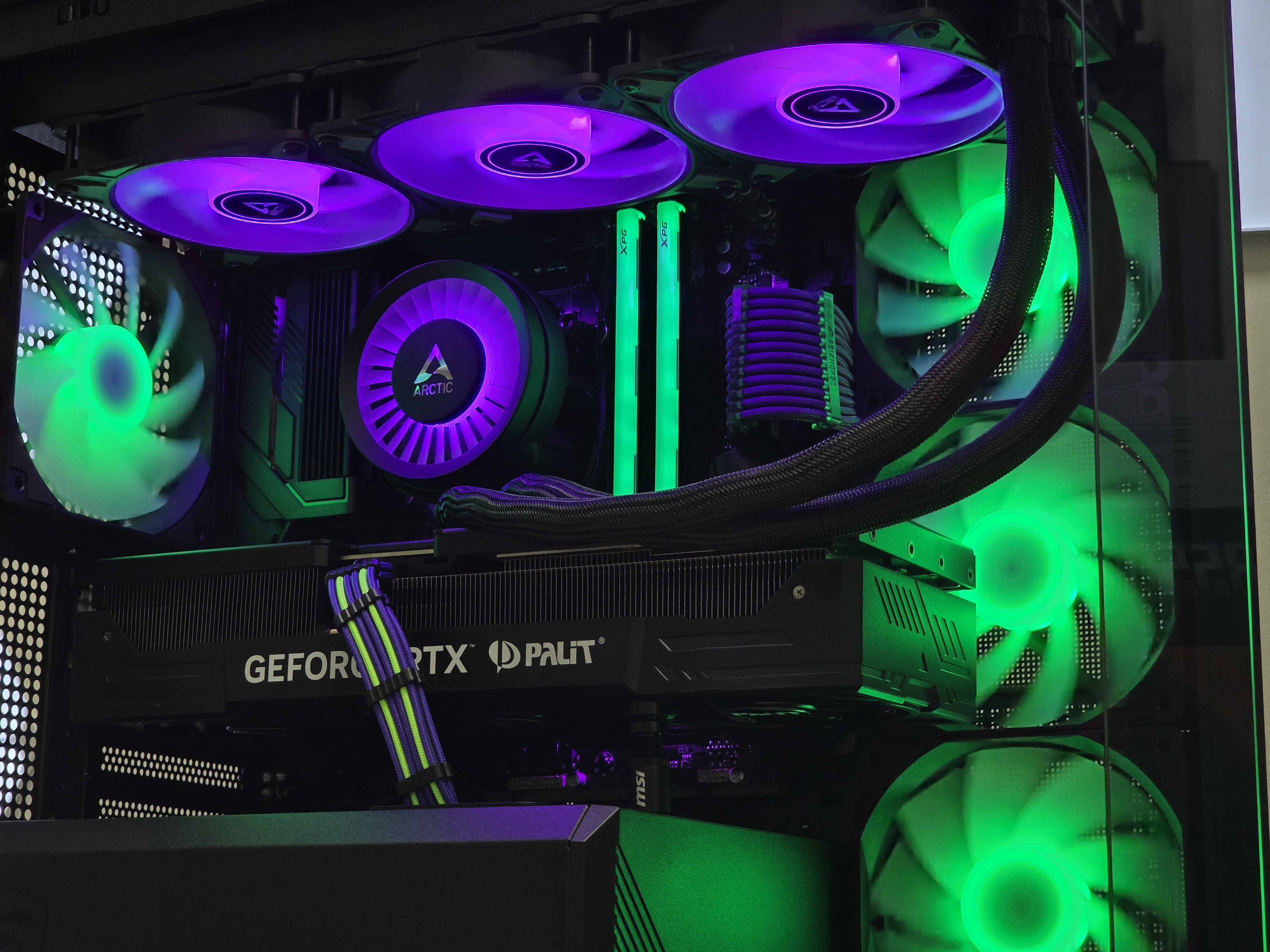 Ryzen 7 9800X3D + RTX 4070 TI
