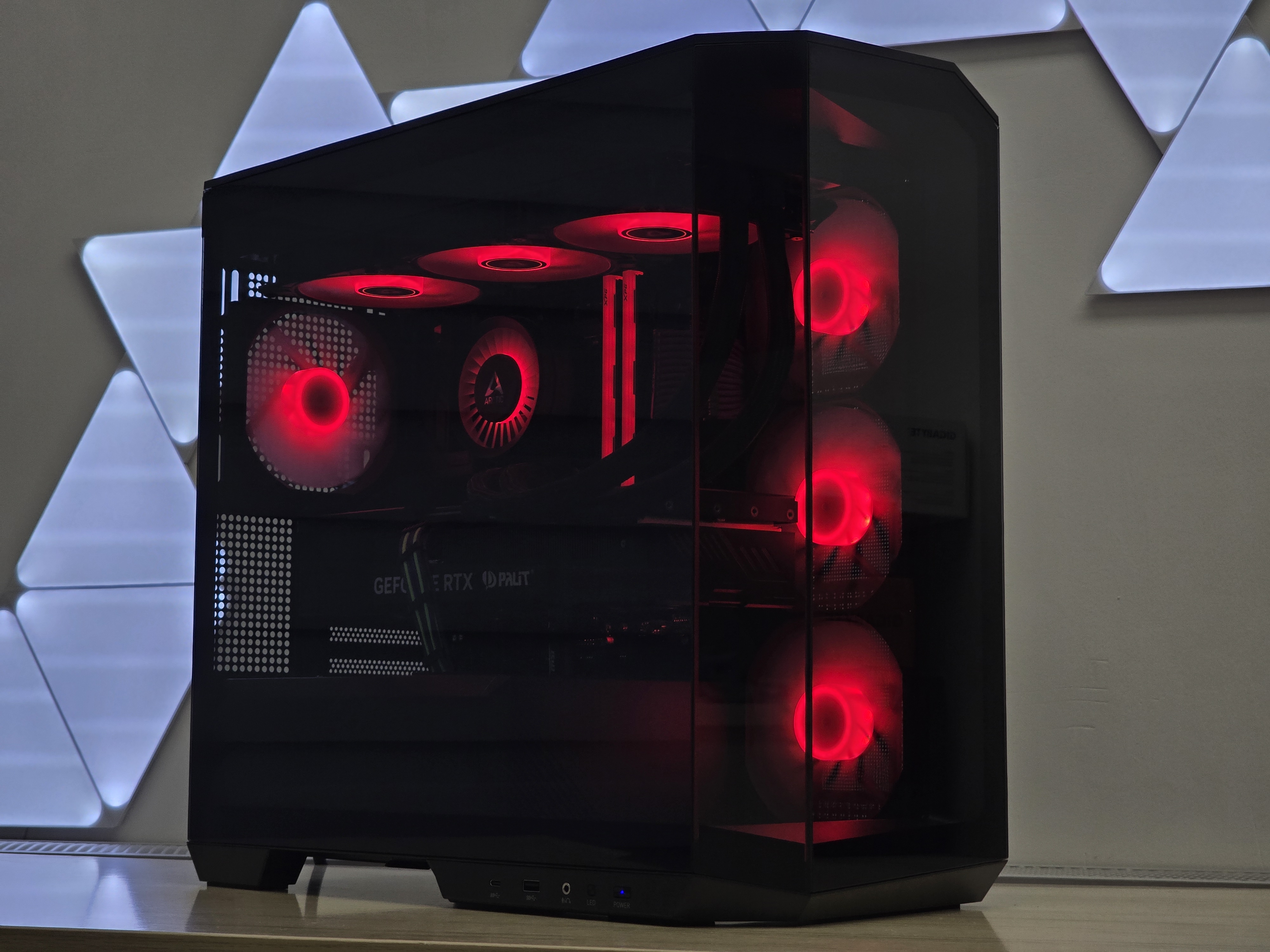 Ryzen 7 9800X3D + RTX 4070 TI