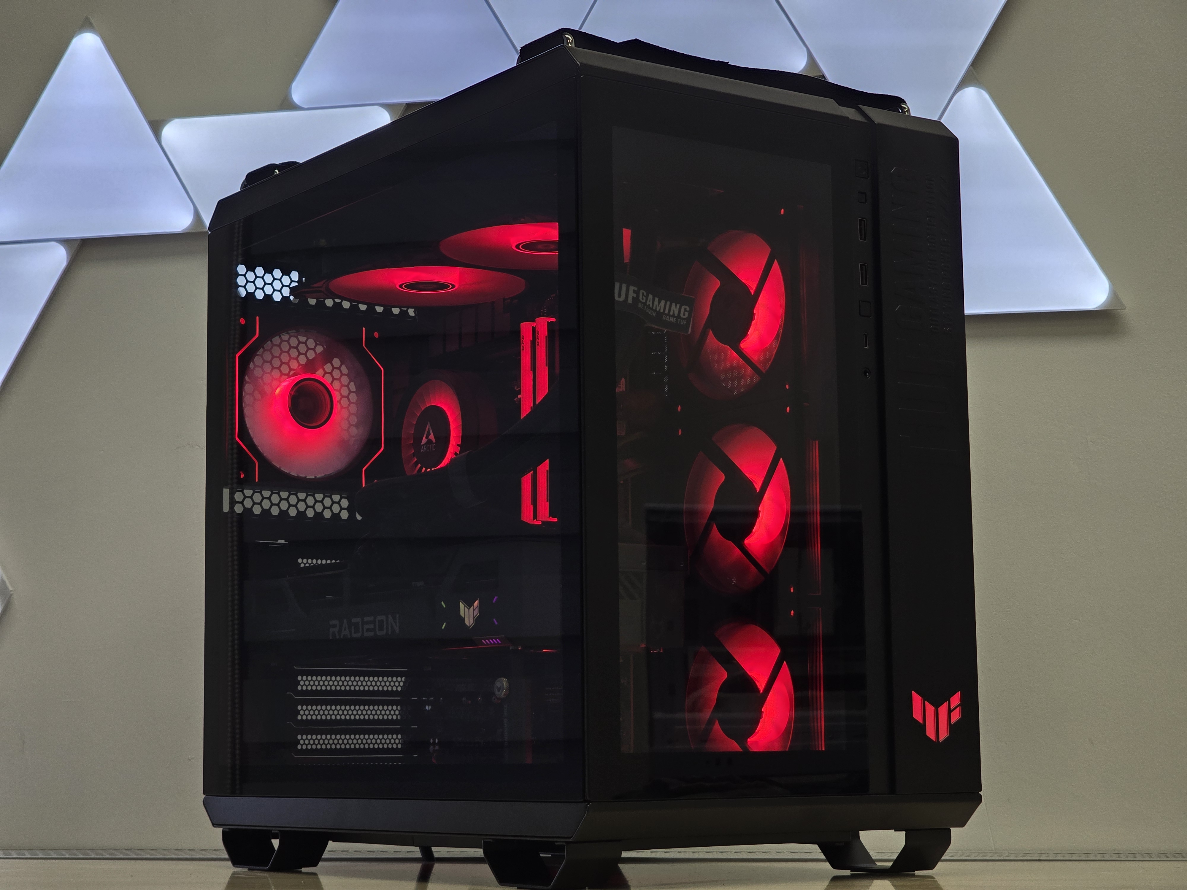 TUF Gaming RX 9070 XT + Ryzen 7 9800X3D