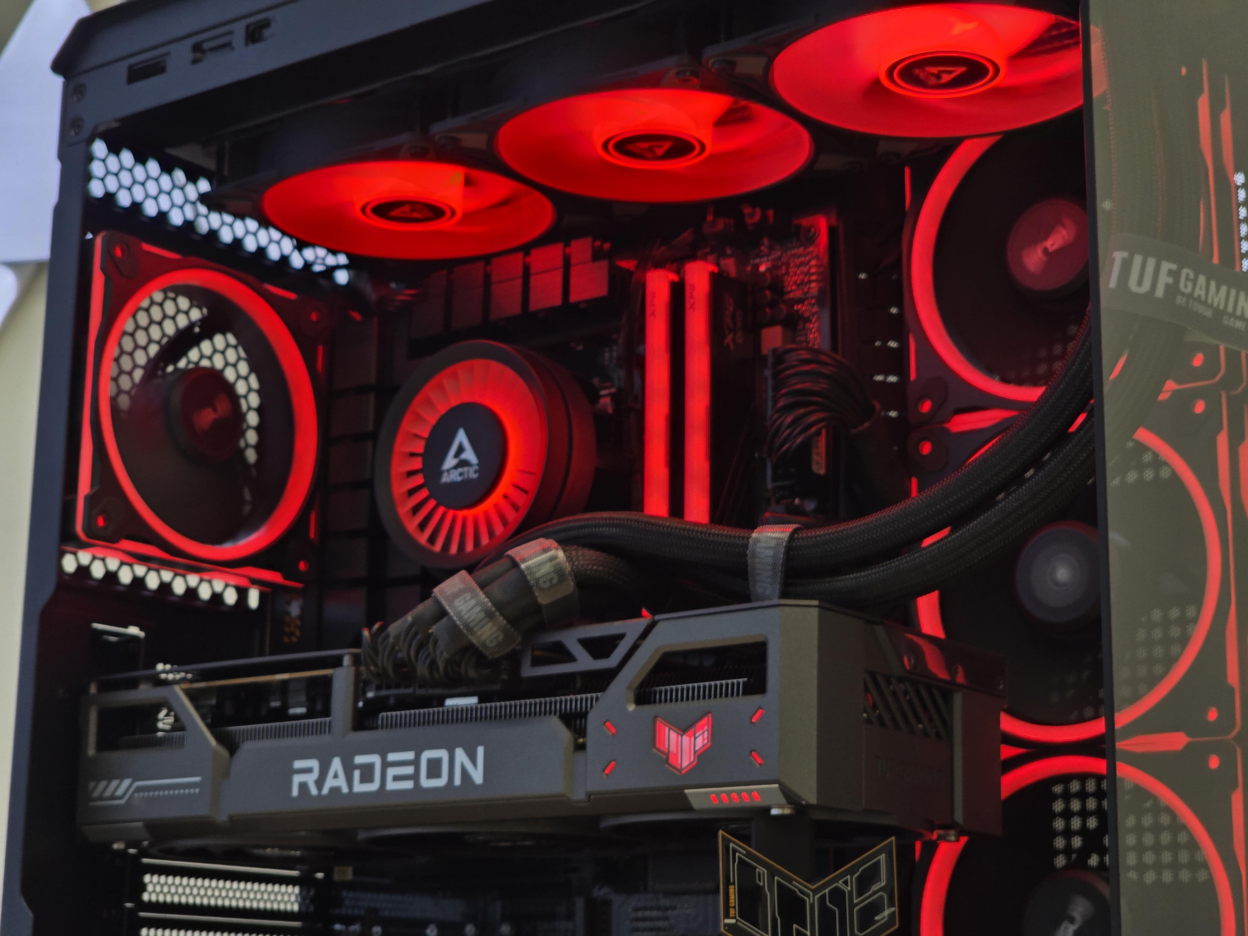 Ryzen 7 9800X3D RX 9070 XT
