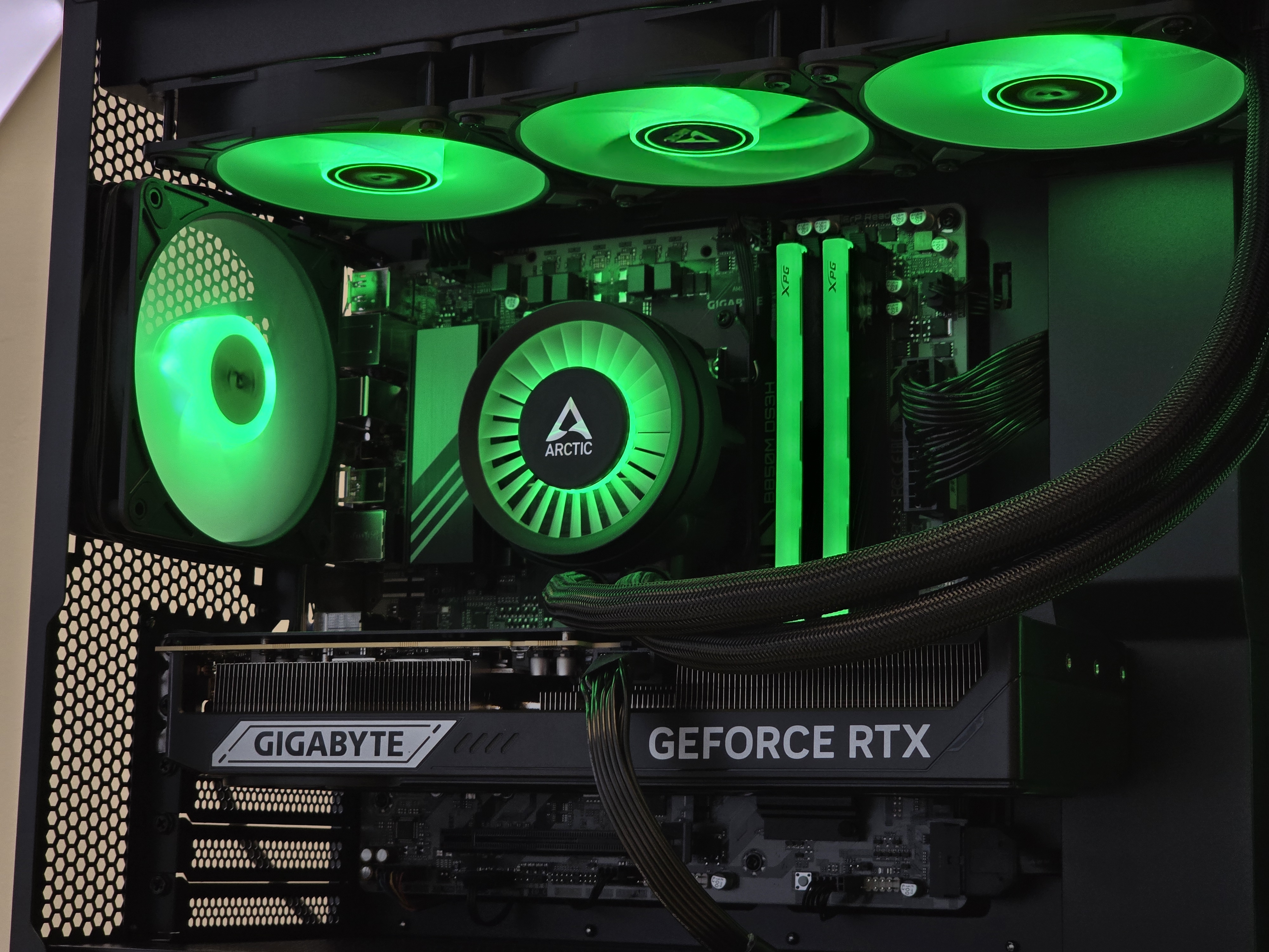 Ryzen 7 9800X3D su RTX 5070TI