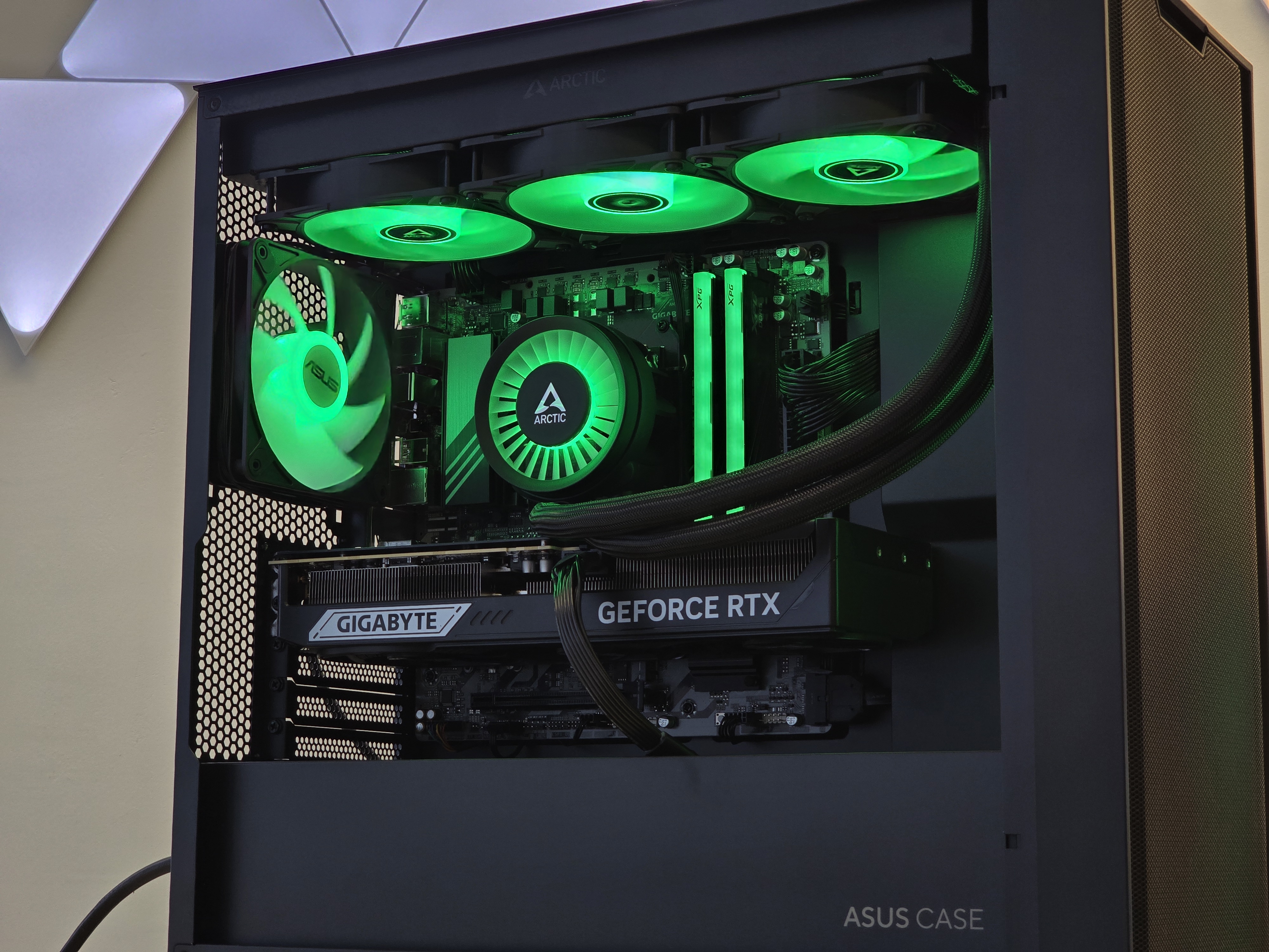 Ryzen 7 9800X3D su RTX 5070TI