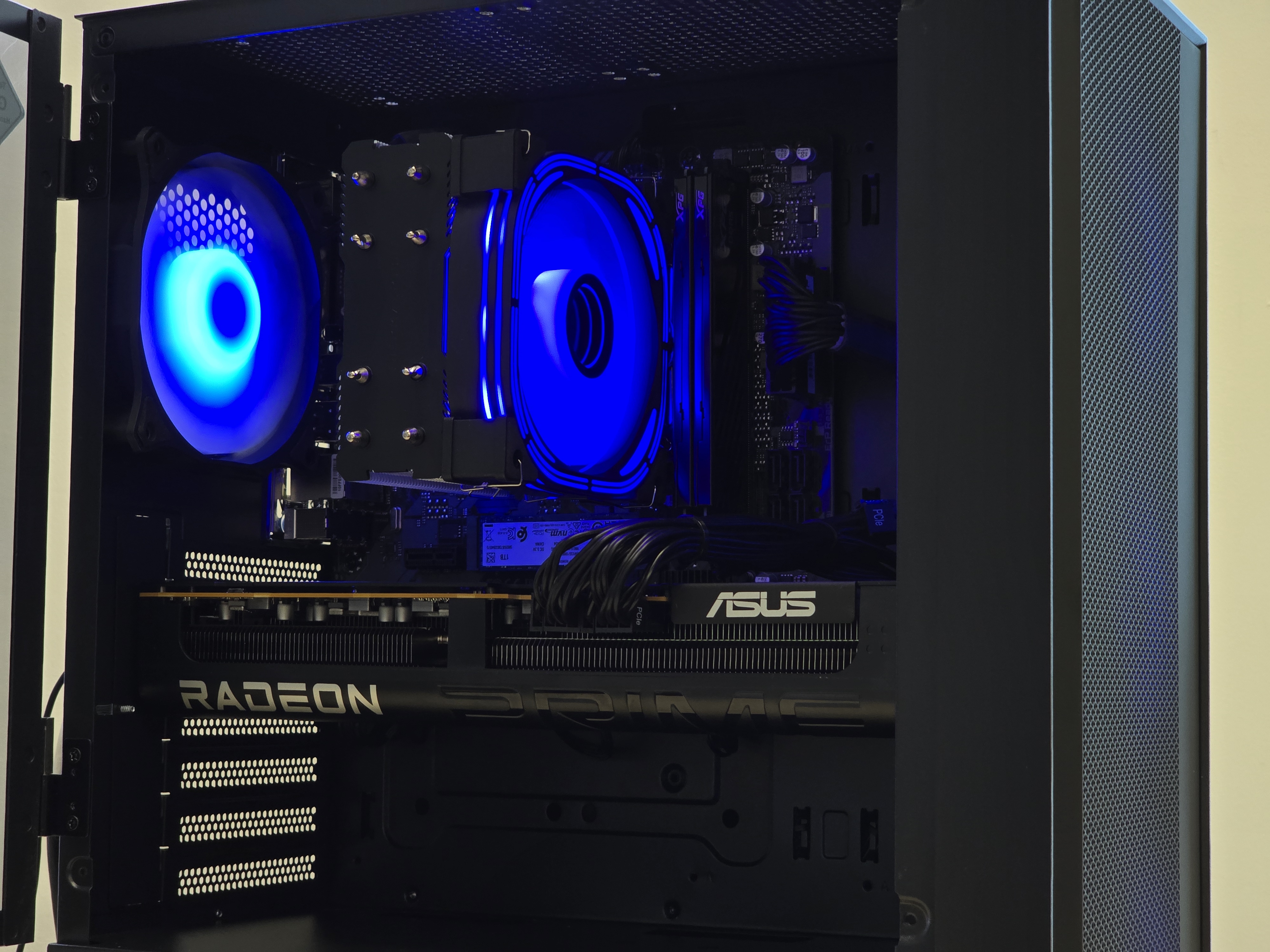 Ryzen 5 7500F su RX 9070