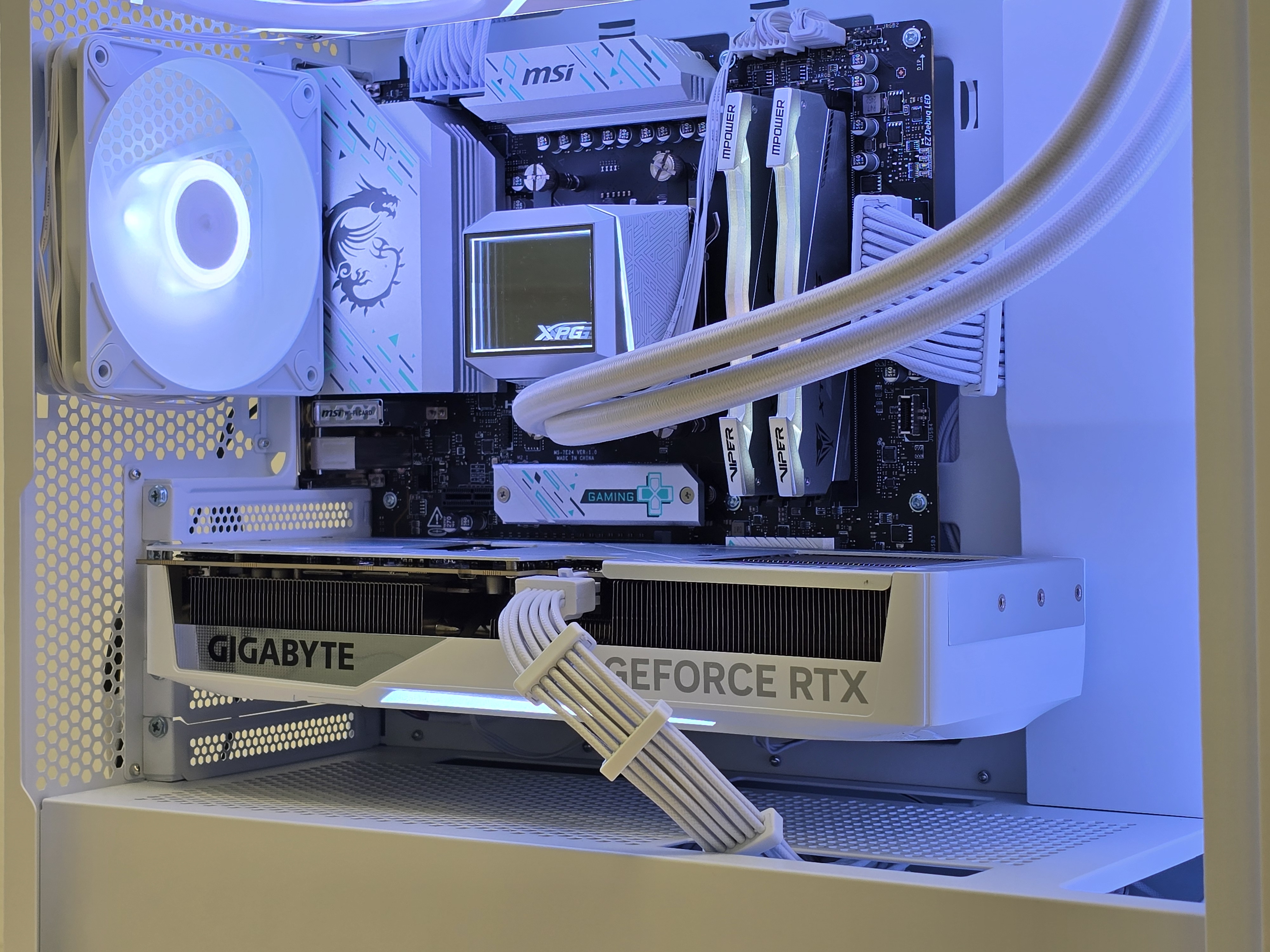 RTX 5070 Ti su Ryzen 7 7800X3D